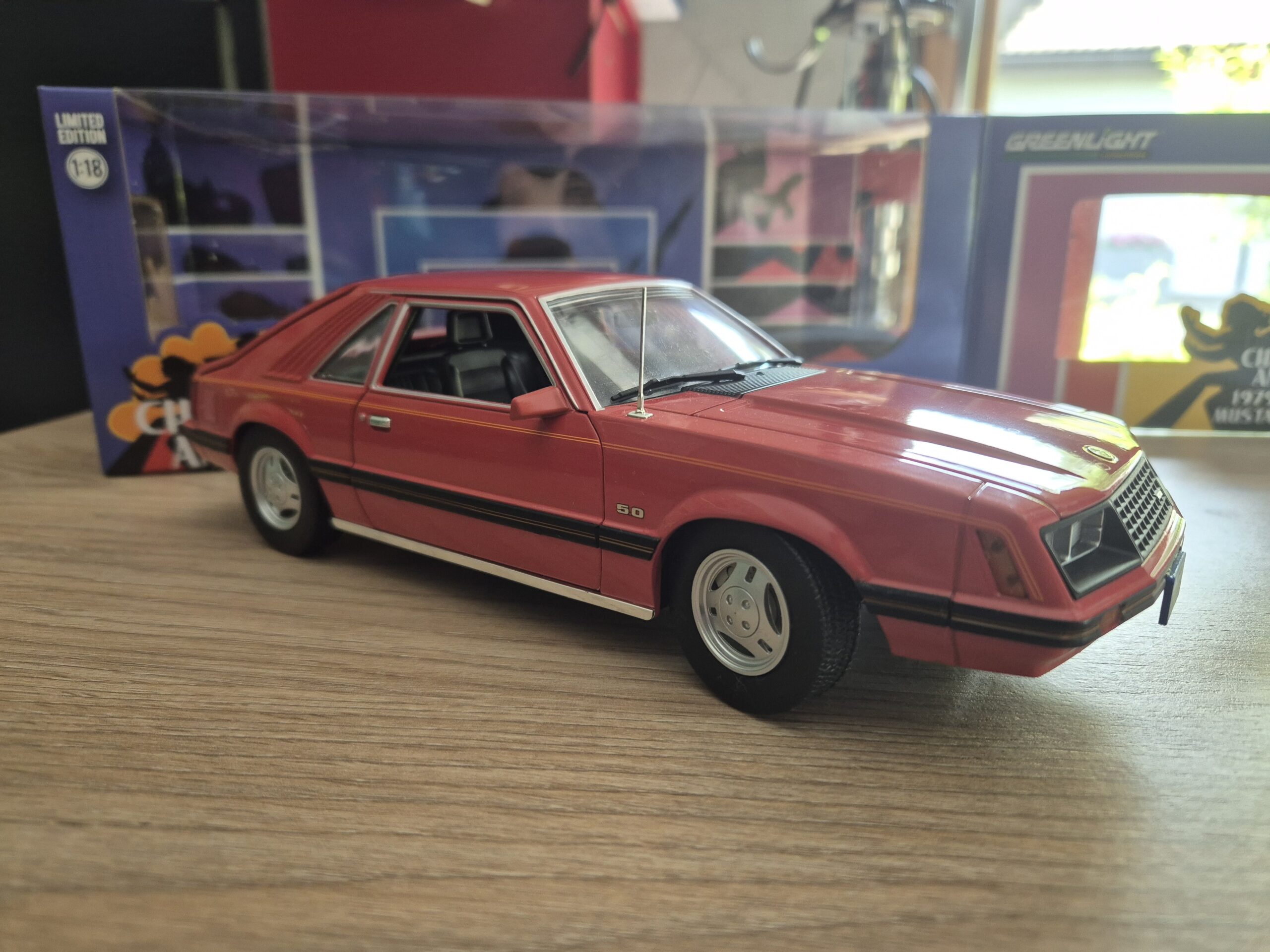 greenlight 13601 Ford Mustang Ghia 1979 1/18 - obrazek 4