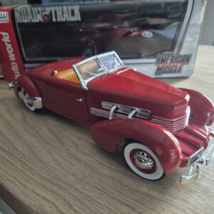 ertl Auto world amm1014/06 Cord 812 Convetertible 1937 skala 1/18