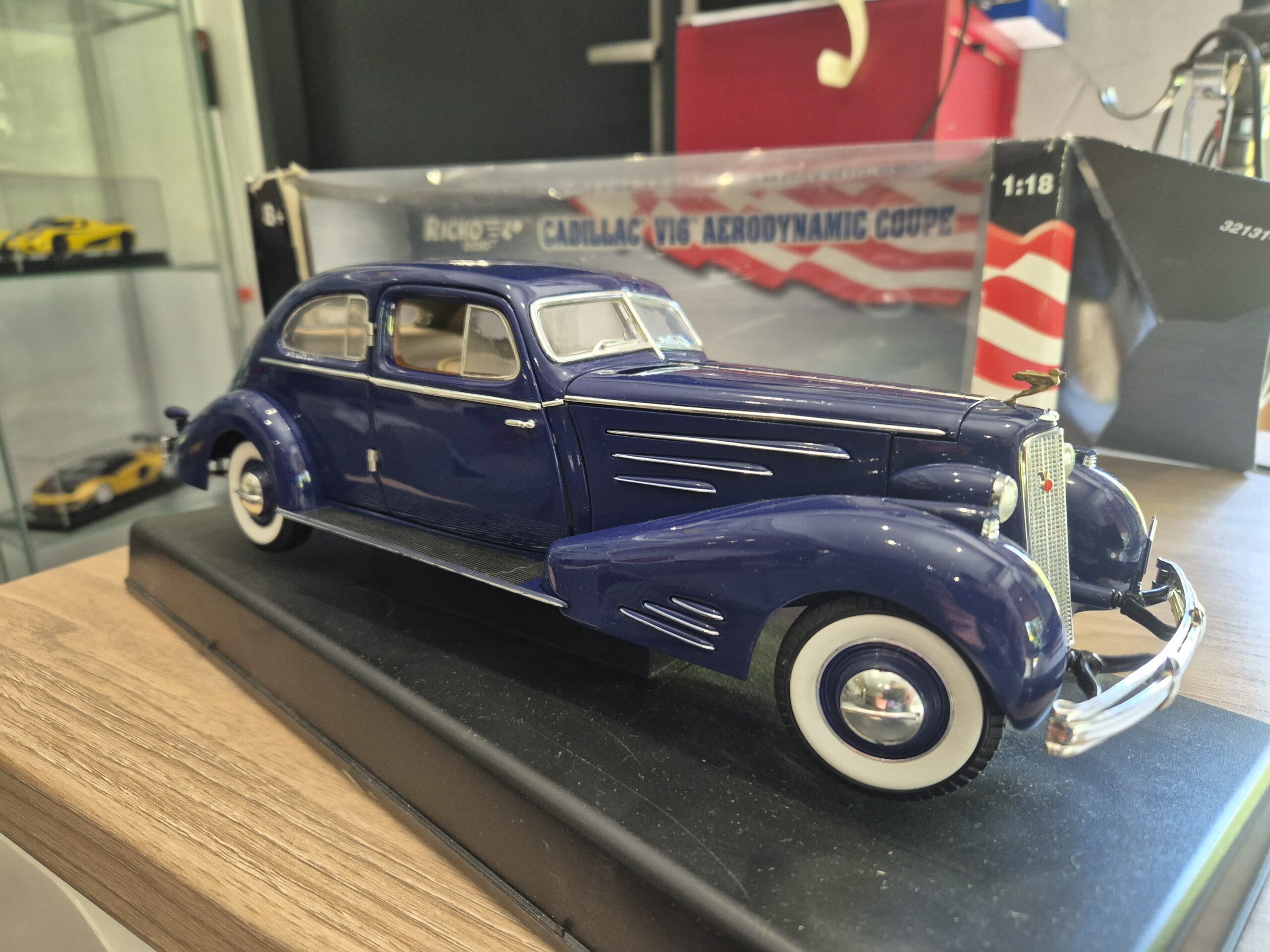 RICKO 32131 SKALA 1/18 CADILLAC V16 AERODYNAMIC COUPE 1934 - obrazek 4