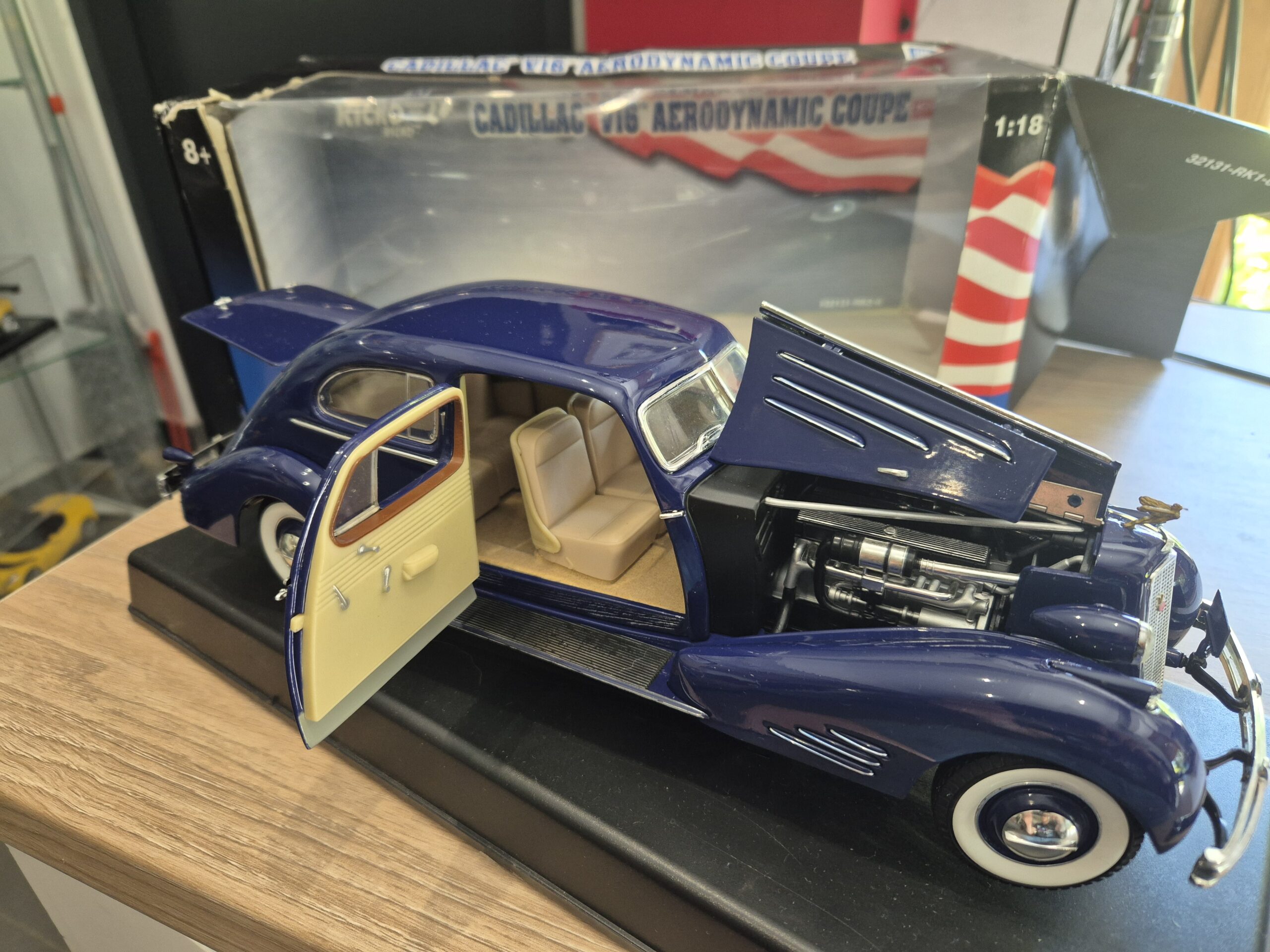 RICKO 32131 SKALA 1/18 CADILLAC V16 AERODYNAMIC COUPE 1934 - obrazek 5