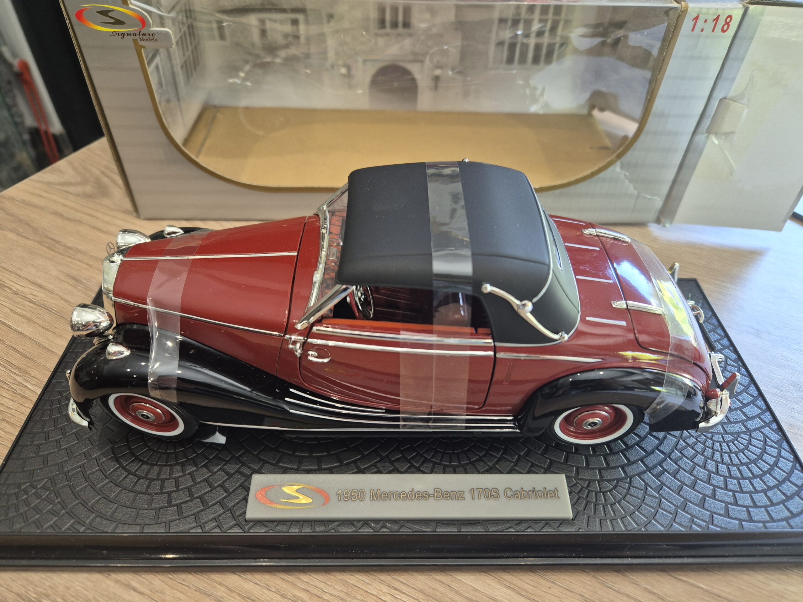 MERCEDES-BENZ 170S 1/18 SIGNATURE 18123 - obrazek 3