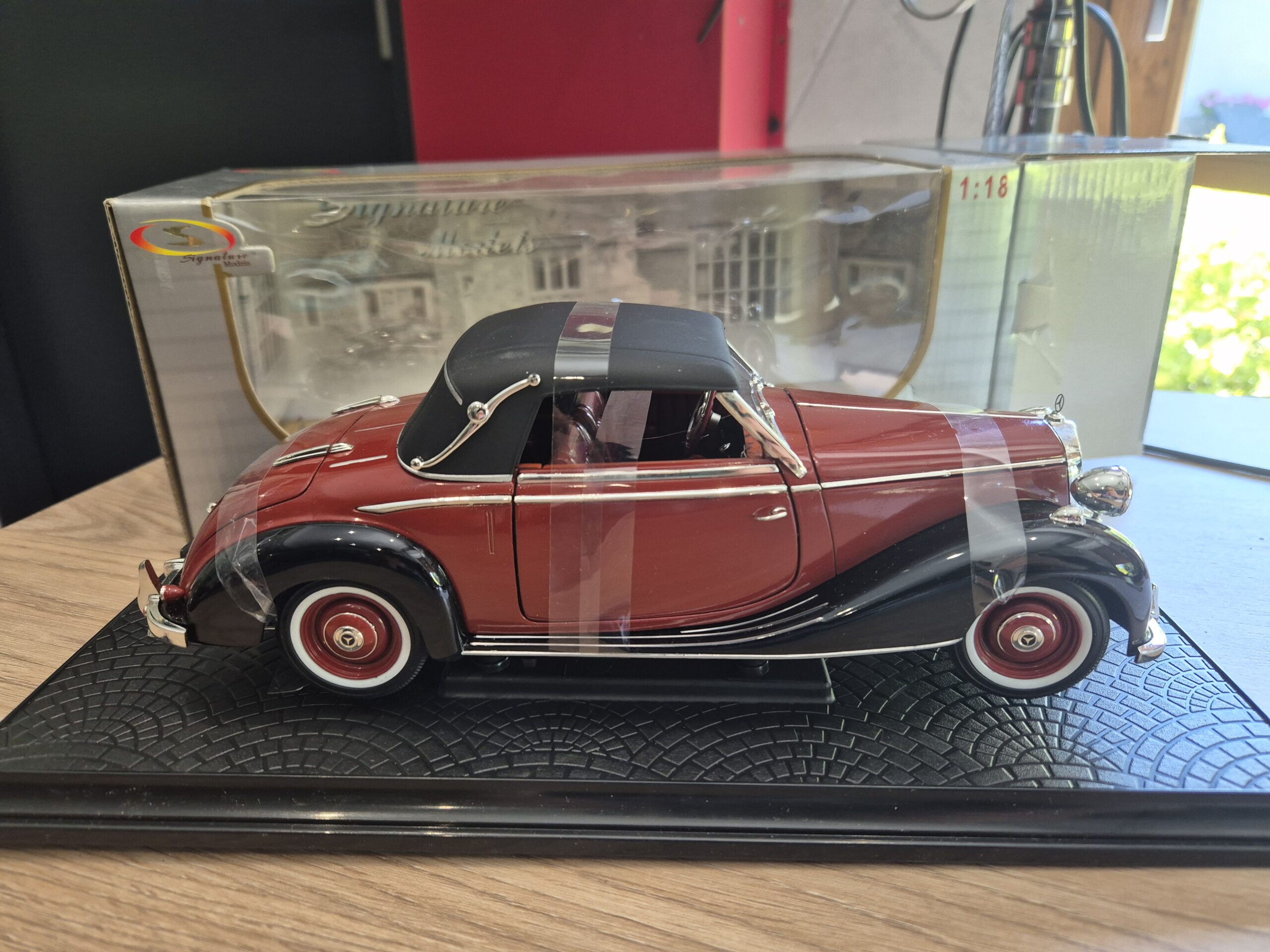 MERCEDES-BENZ 170S 1/18 SIGNATURE 18123 - obrazek 5