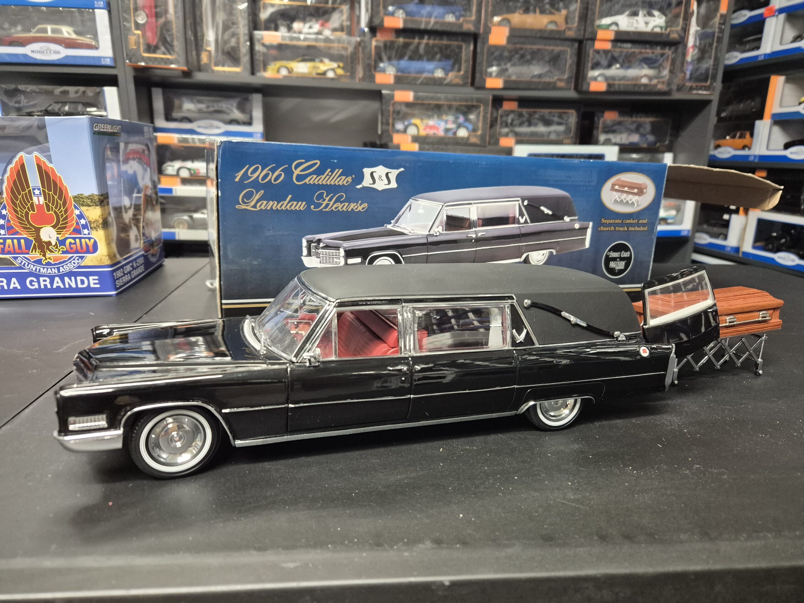 1966 CADILLAC S&S Landau Hearse AUTOKARWAN KARAWAN 1/18 SUNSET COACH - obrazek 2