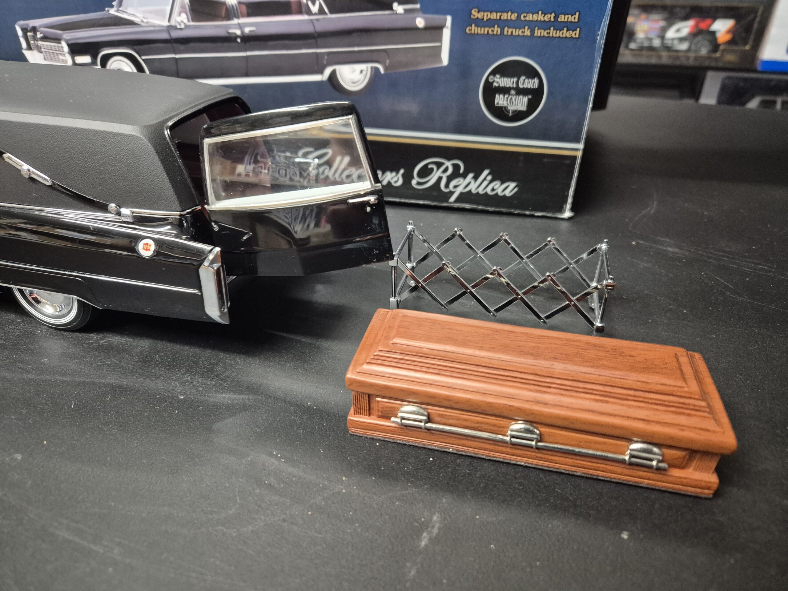 1966 CADILLAC S&S Landau Hearse AUTOKARWAN KARAWAN 1/18 SUNSET COACH - obrazek 6