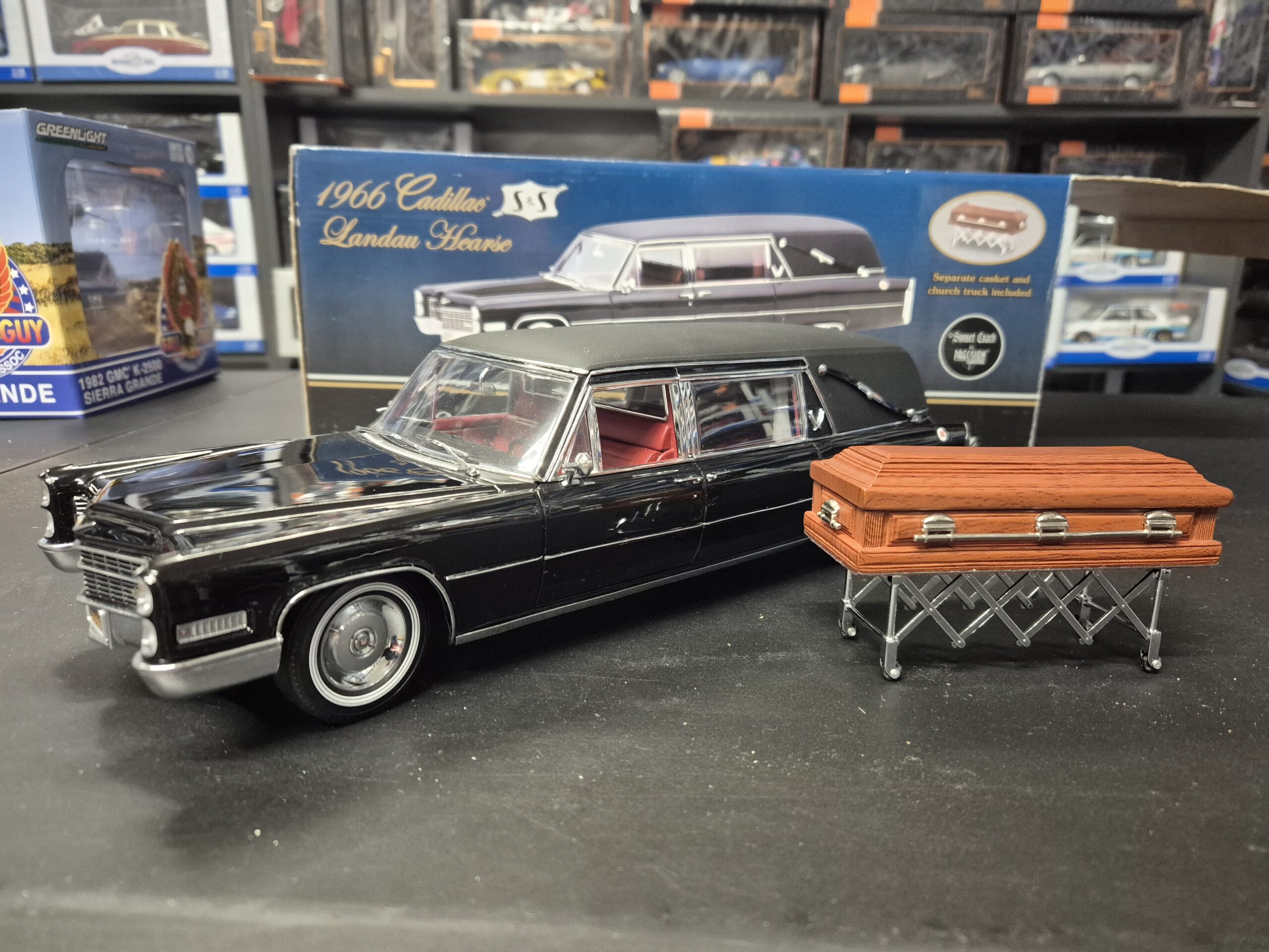 1966 CADILLAC S&S Landau Hearse AUTOKARWAN KARAWAN 1/18 SUNSET COACH