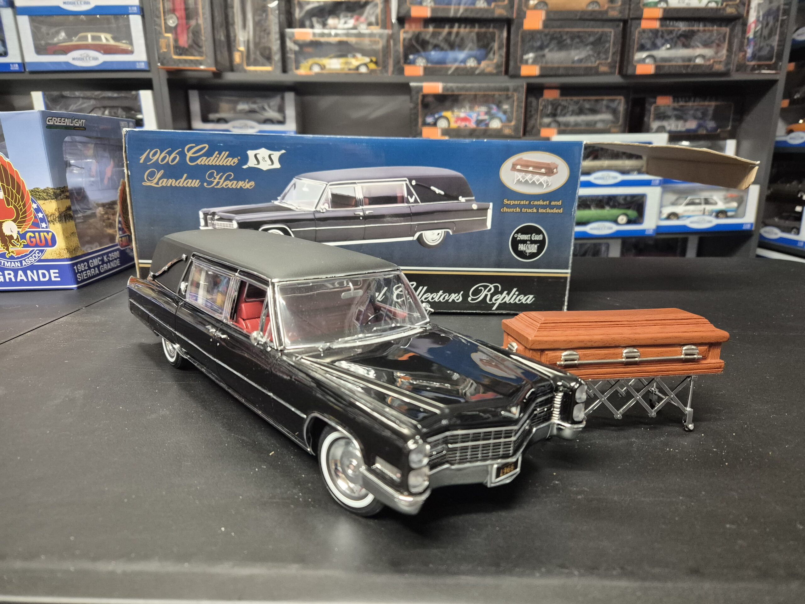 1966 CADILLAC S&S Landau Hearse AUTOKARWAN KARAWAN 1/18 SUNSET COACH - obrazek 8