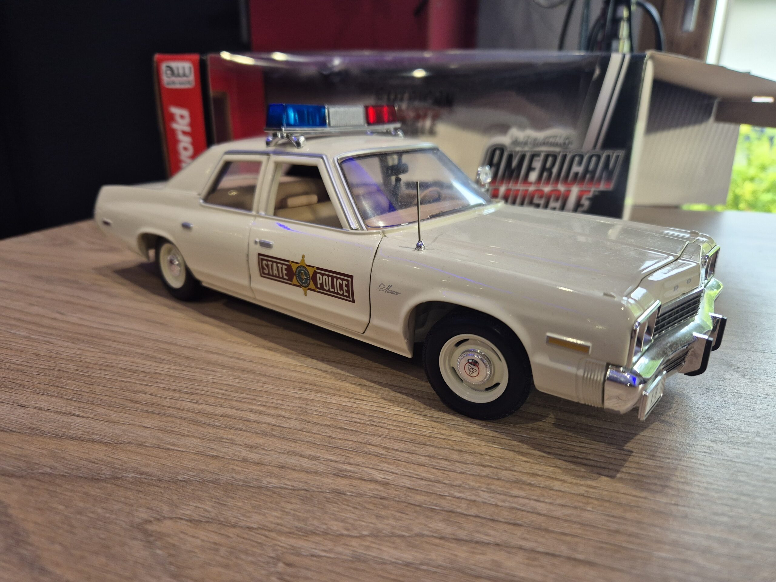 DODGE MONACO 1974 1/18 ILLINOIS STATE POLICE ERTL AUTO WORLD AMM1019/06 - obrazek 5