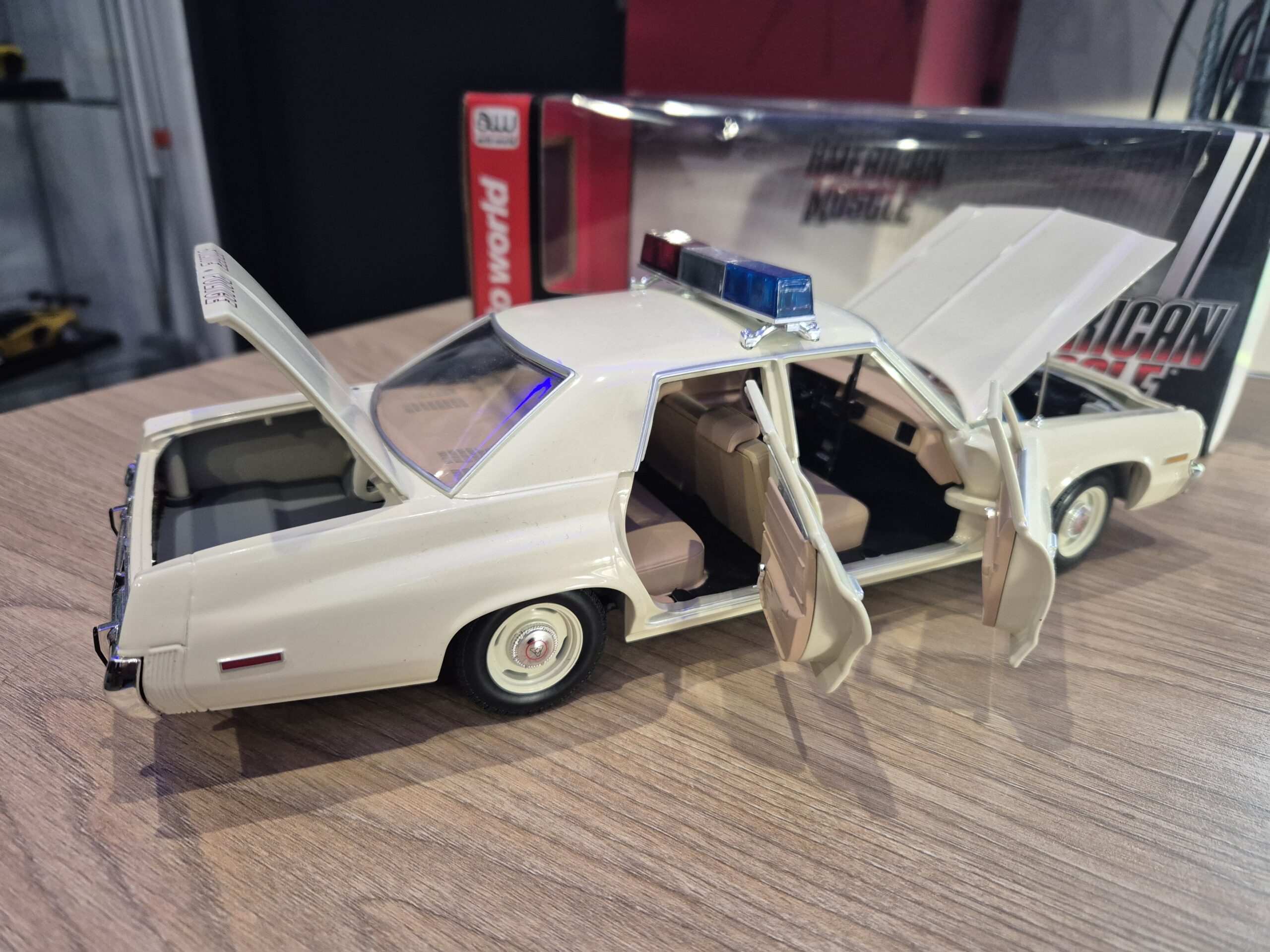 DODGE MONACO 1974 1/18 ILLINOIS STATE POLICE ERTL AUTO WORLD AMM1019/06 - obrazek 7