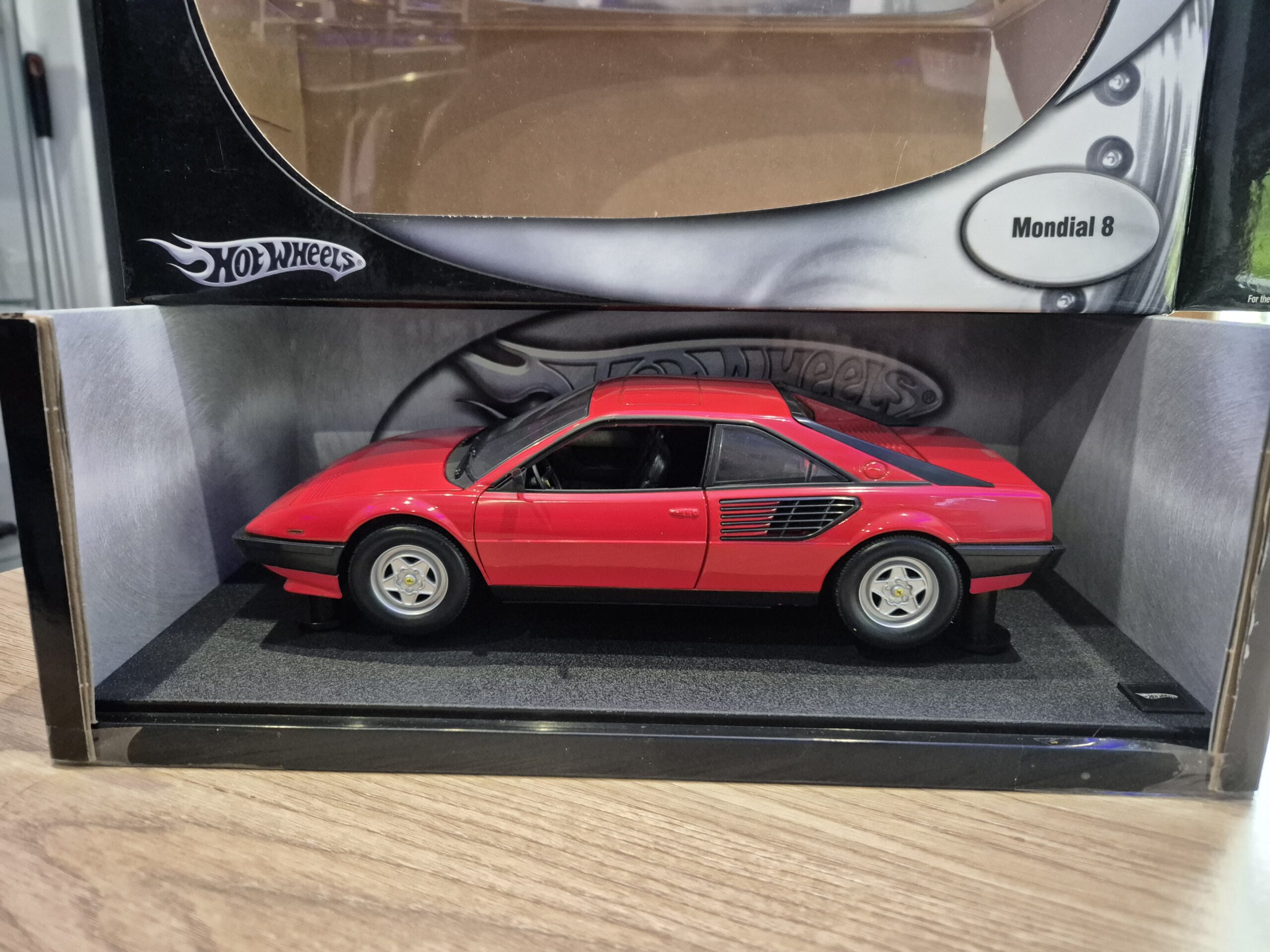HOT WHEELS P9882 FERRARI MONDIAL 1/18