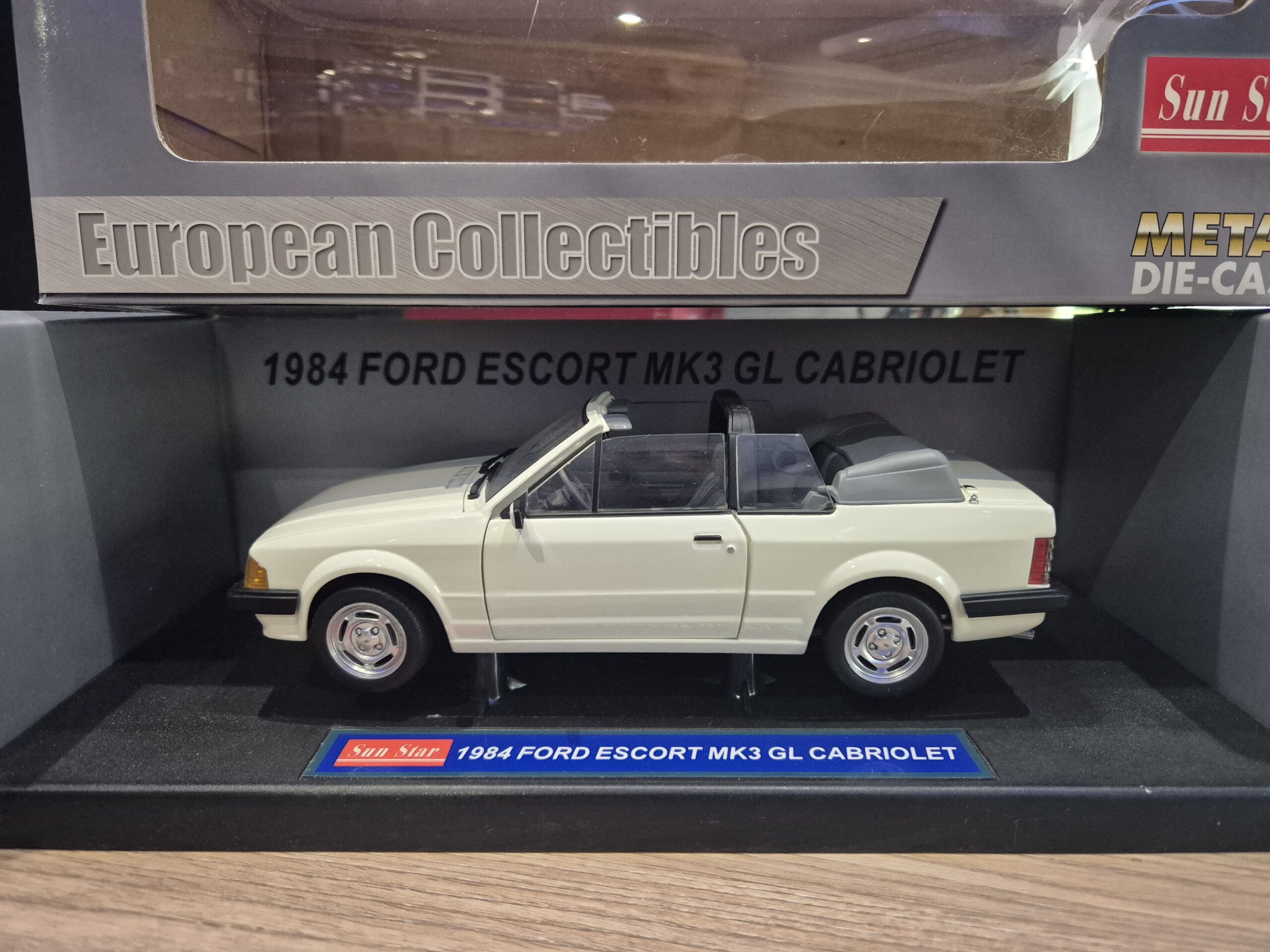 FORD ESCORT MK3 GL 1984 CABRIOLET 1/18 SUNSTAR 4986