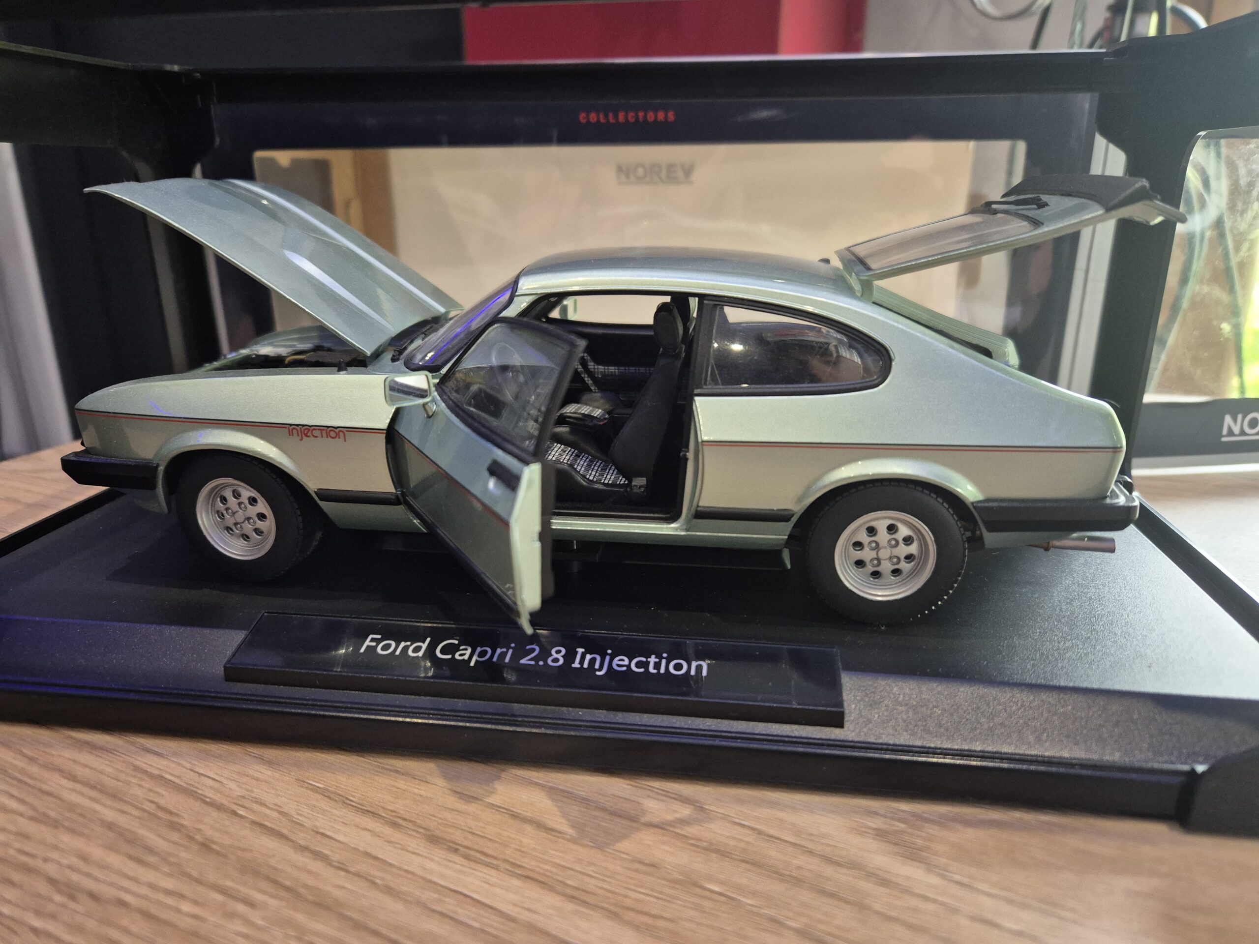 Ford Capri 1982 2.8 Injection 1/18 NOREV 182719 - obrazek 4