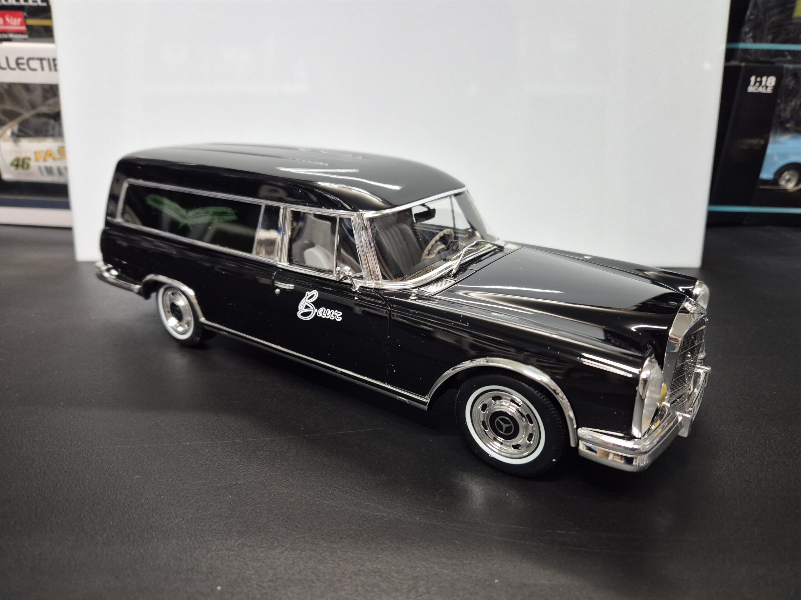 BoS-Models Mercedes 600 Pollmann KARAWAN SAMOCHÓD POGRZEBOWY 1969, 1:18 BOS402 - obrazek 5