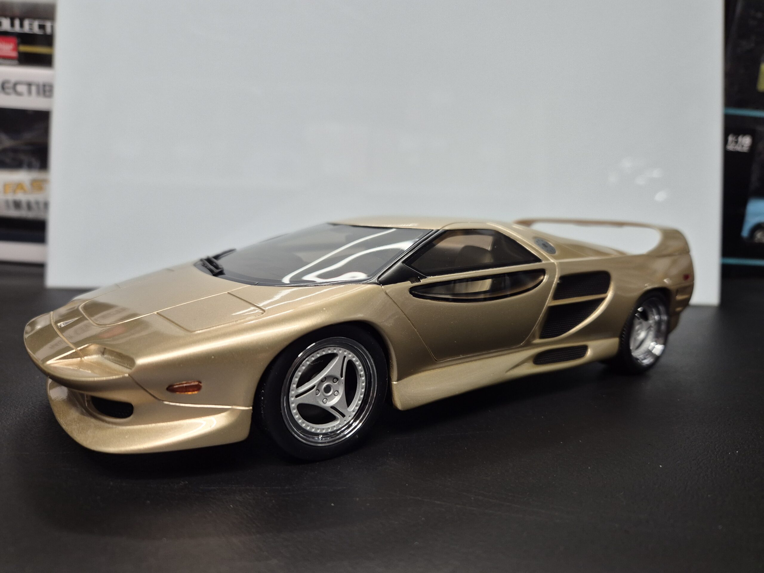 BoS-Models BOS376 Vector M12, złoty, 1995, 1:18 skala BOS - obrazek 3
