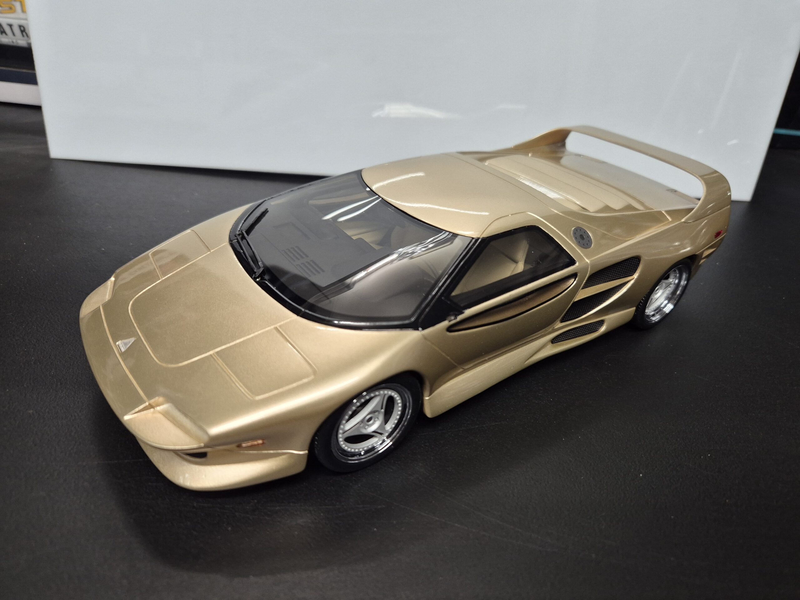 BoS-Models BOS376 Vector M12, złoty, 1995, 1:18 skala BOS - obrazek 4