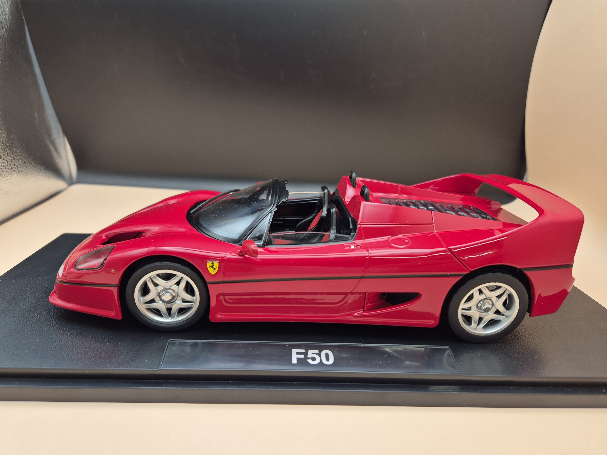 Ferrari F50 (1995) 1:18 KK Scale 180951 - obrazek 4