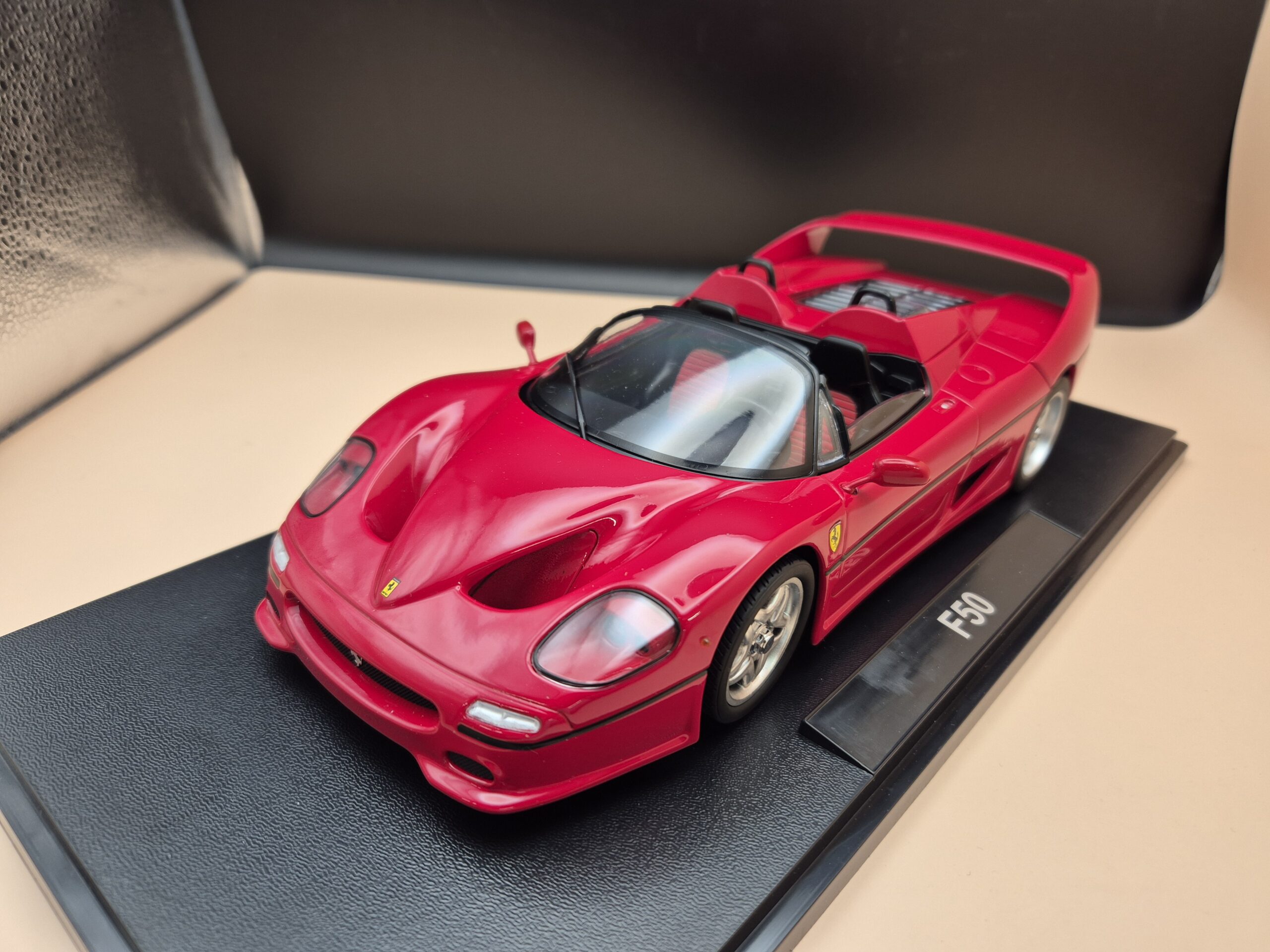 Ferrari F50 (1995) 1:18 KK Scale 180951 - obrazek 5