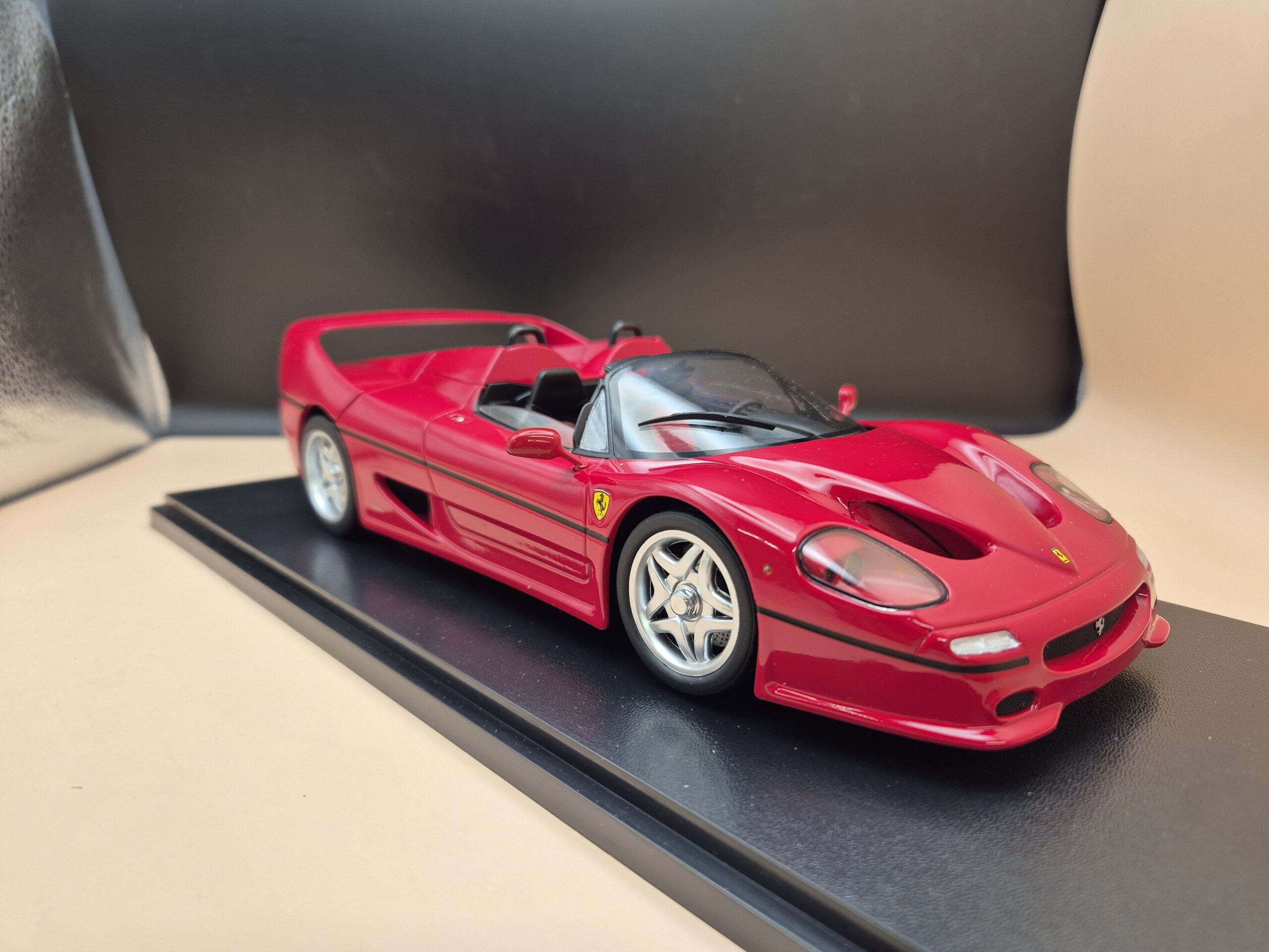 Ferrari F50 (1995) 1:18 KK Scale 180951 - obrazek 6