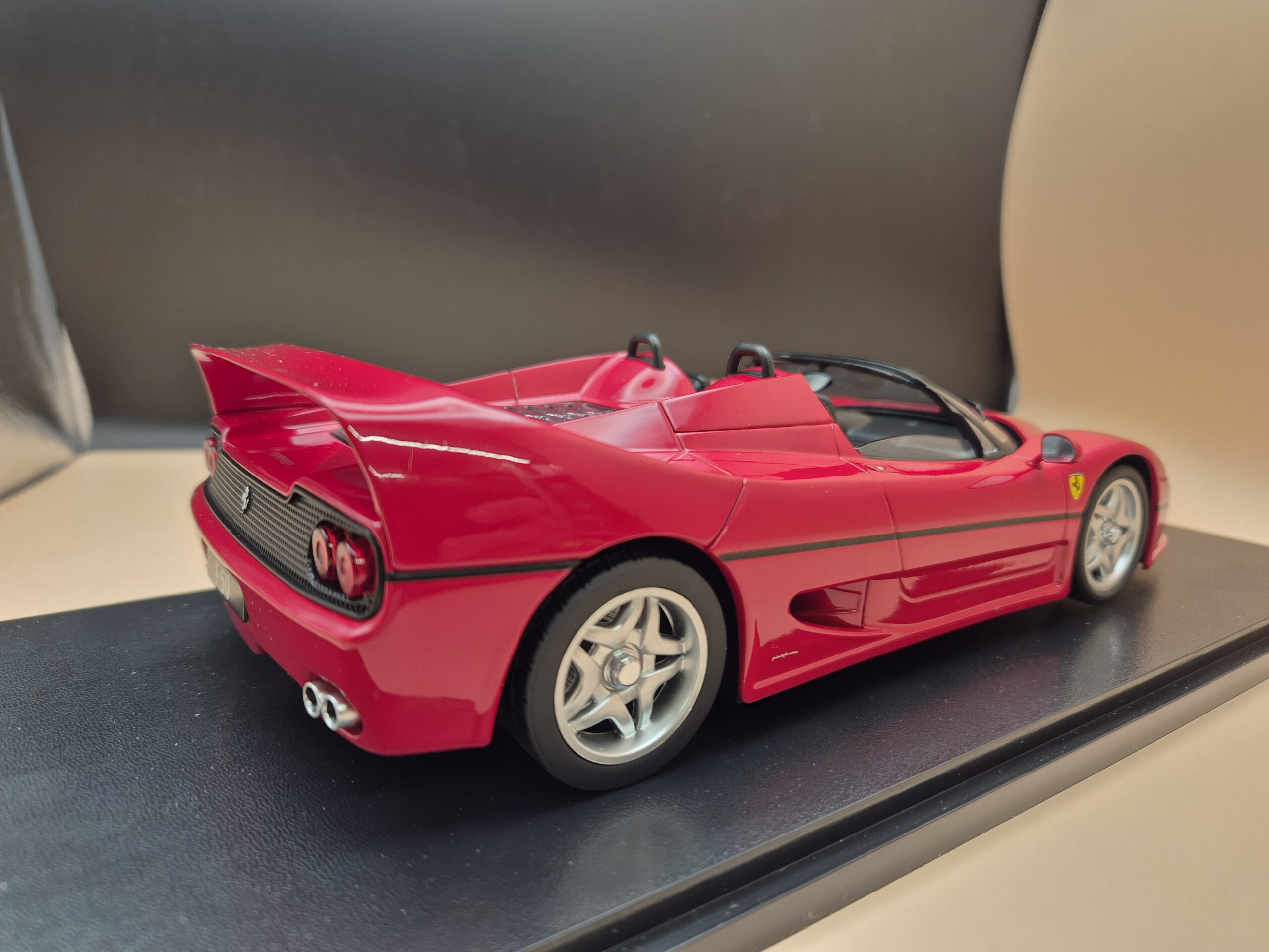 Ferrari F50 (1995) 1:18 KK Scale 180951 - obrazek 7
