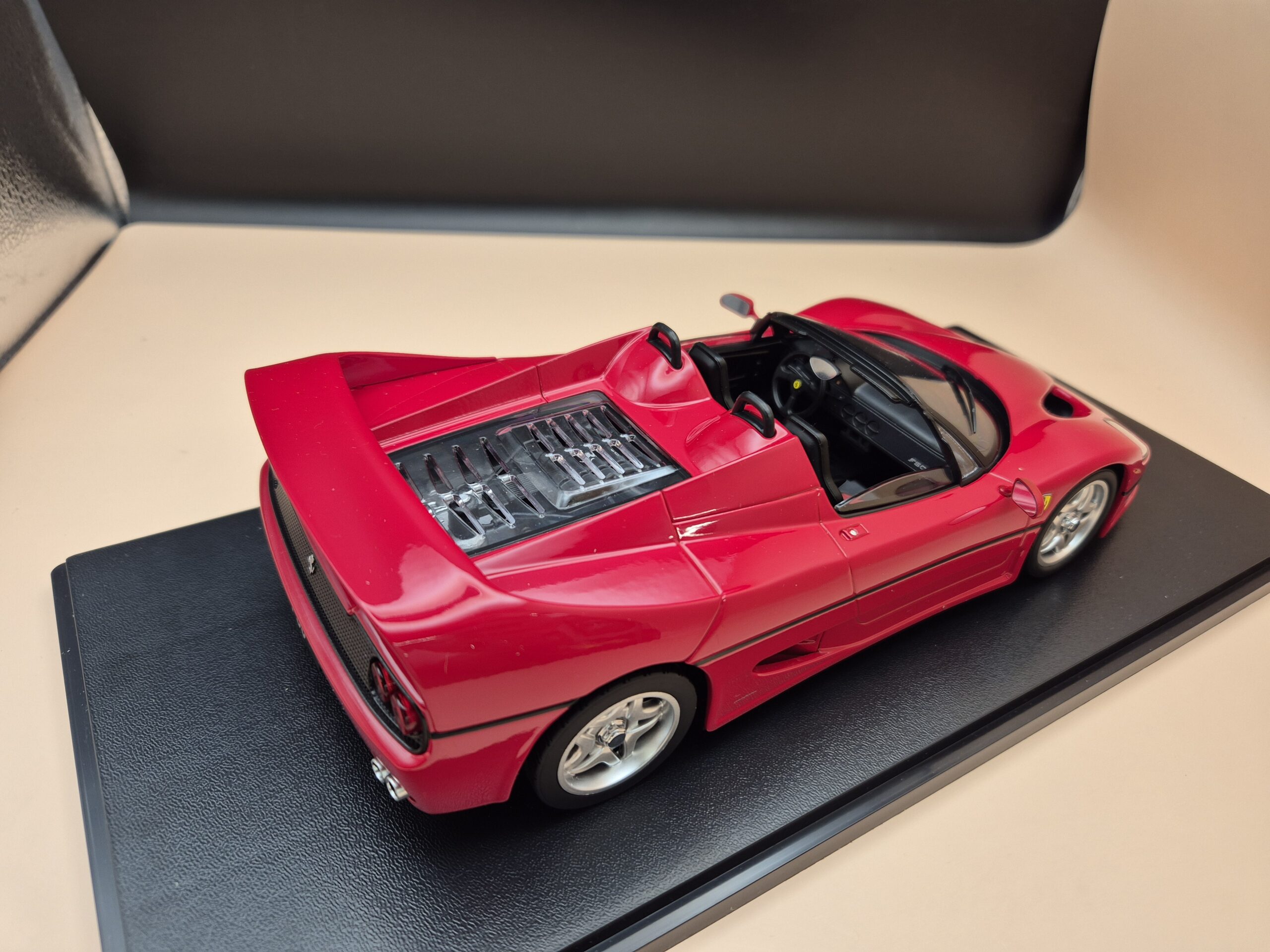 Ferrari F50 (1995) 1:18 KK Scale 180951 - obrazek 8