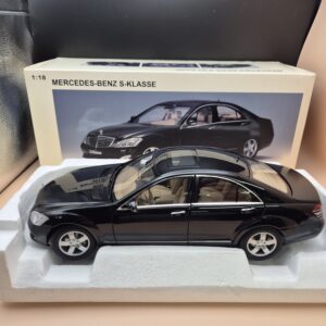 Mercedes S klasa W221 1/18 AUTOART 76177