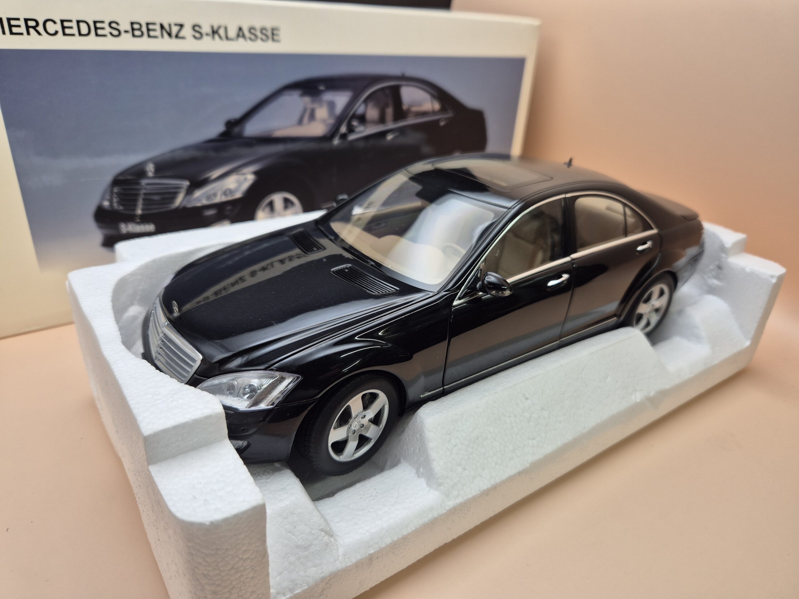 Mercedes S klasa W221 1/18 AUTOART 76177 - obrazek 3