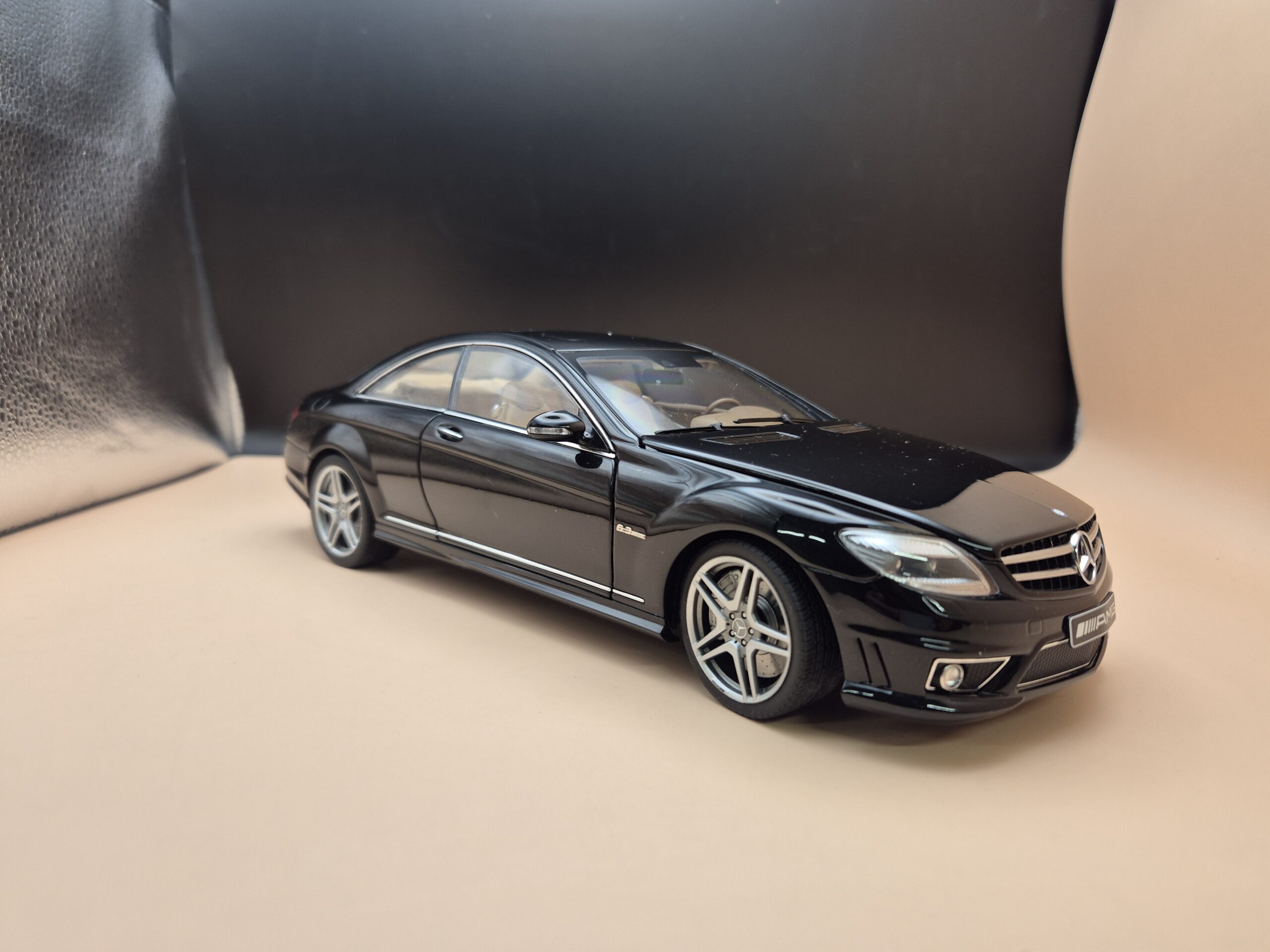 MERCEDES CL 63 AMG W216 1/18 AUTOART CZARNY - obrazek 4