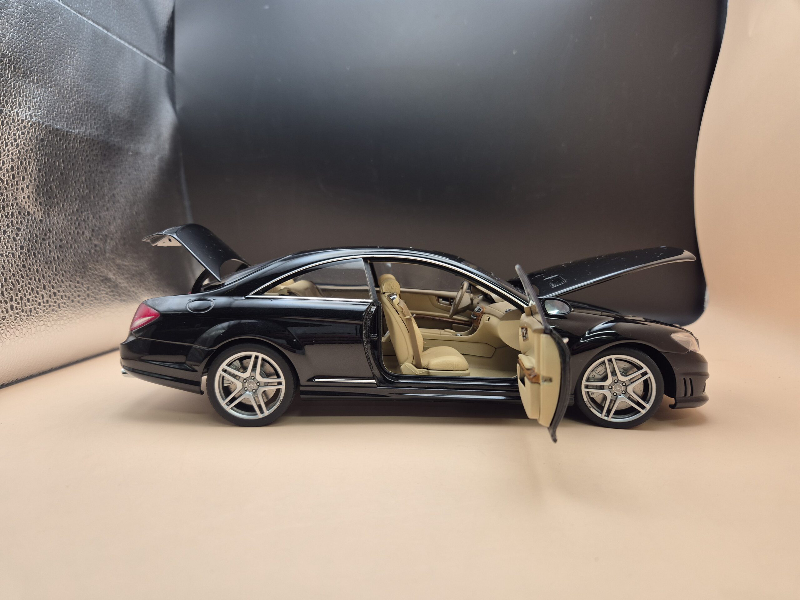MERCEDES CL 63 AMG W216 1/18 AUTOART CZARNY - obrazek 6