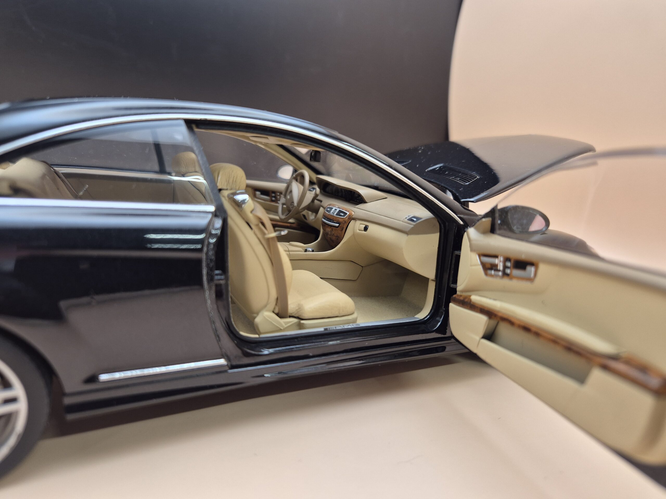 MERCEDES CL 63 AMG W216 1/18 AUTOART CZARNY - obrazek 7