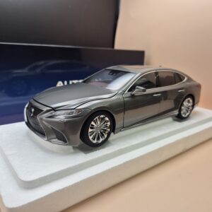 Lexus LS500H 1/18 autoart 78867