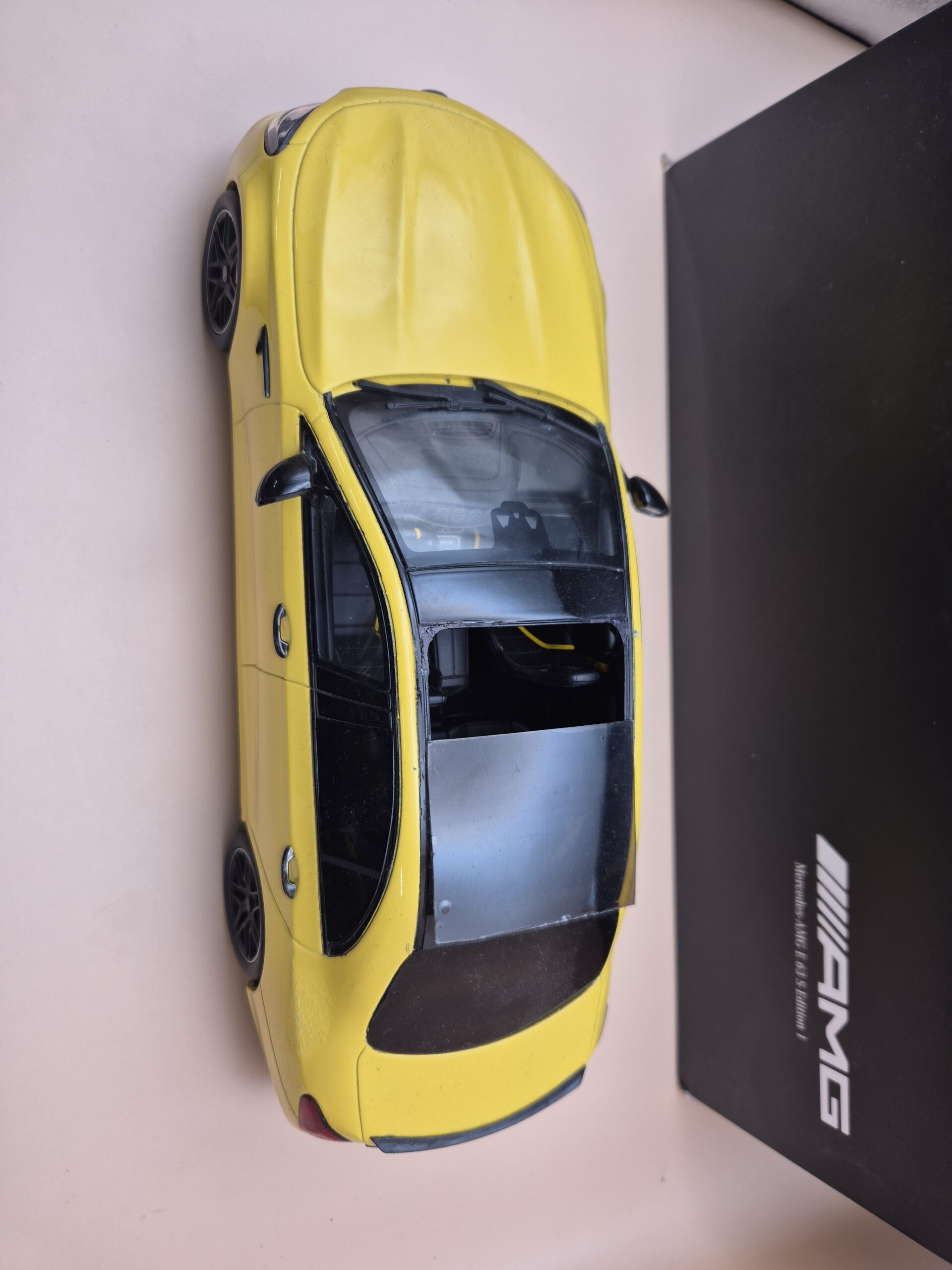 MERCEDES W213 E63 S AMG 1/18 GT SPIRIT B66963111 - obrazek 4