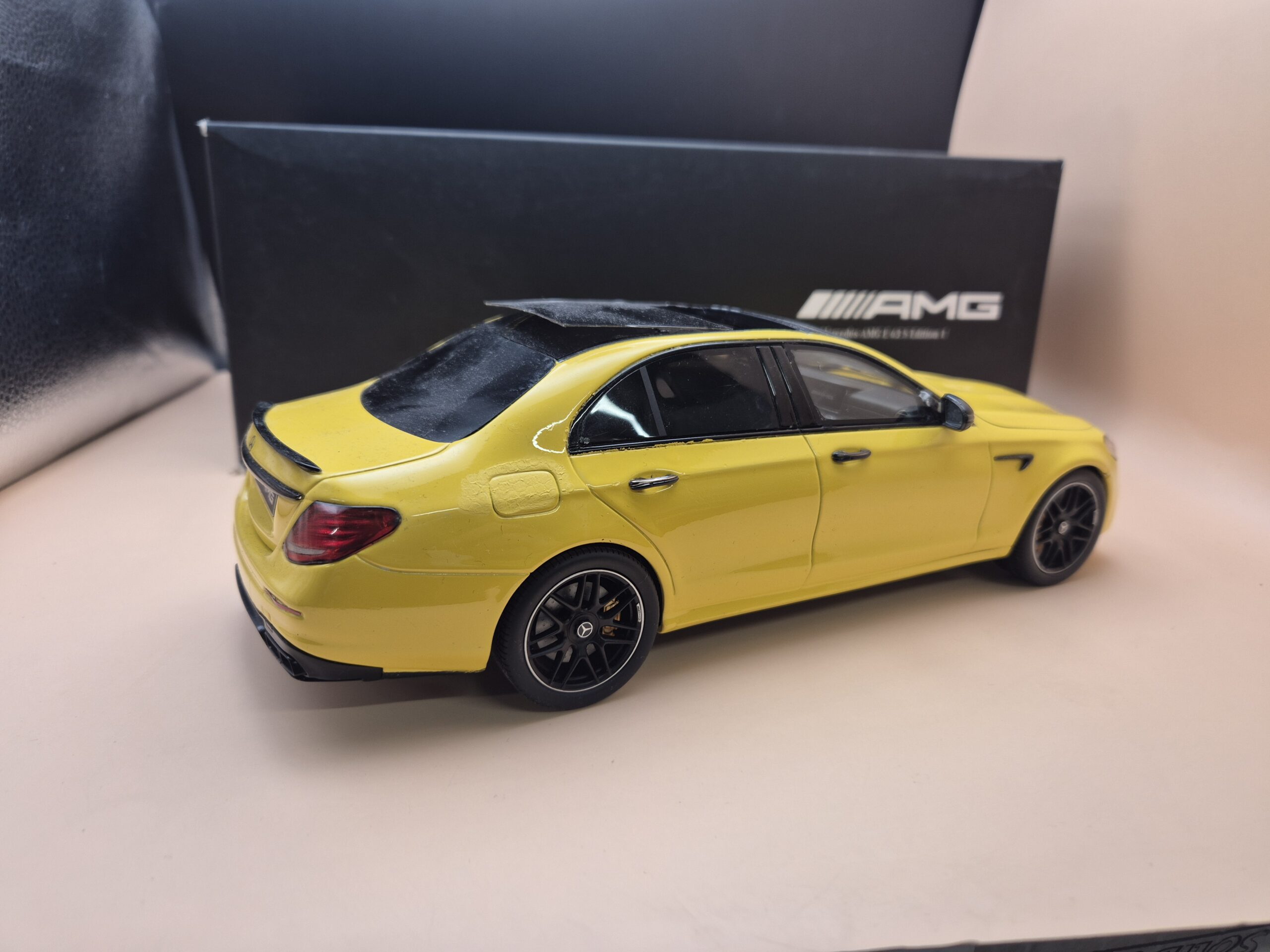 MERCEDES W213 E63 S AMG 1/18 GT SPIRIT B66963111 - obrazek 5
