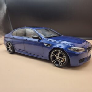 BMW M5 F10 SKALA 1/18