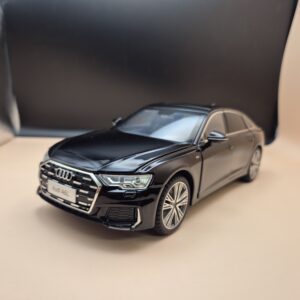 AUDI A6 C8 SEDAN LIMUZYNA SKALA 1/18 FULL OPEN