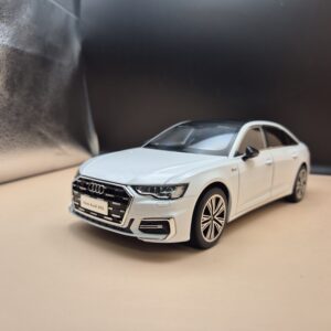 AUDI A6 C8 SEDAN LIMUZYNA SKALA 1/18 FULL OPEN