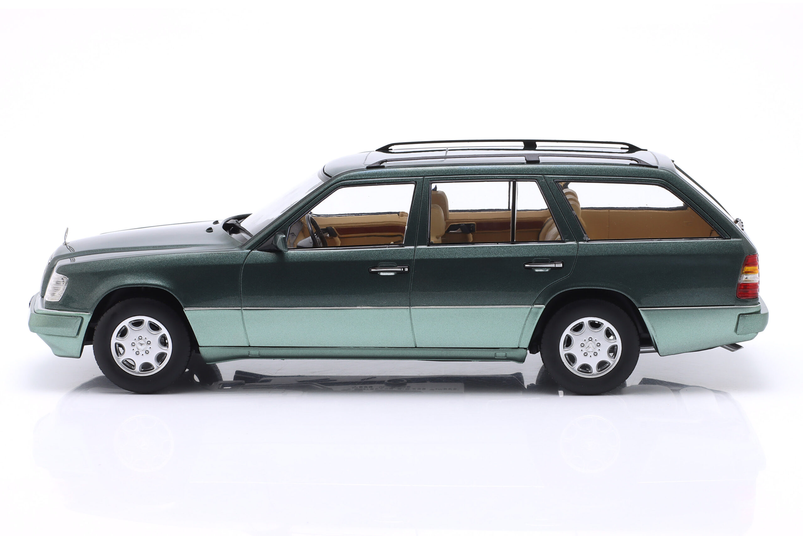 MERCEDES-BENZ E300 E-Class T-Modell (S124) 1995 Malachite green metallic T9-1800360 TRIPLE9 - obrazek 5