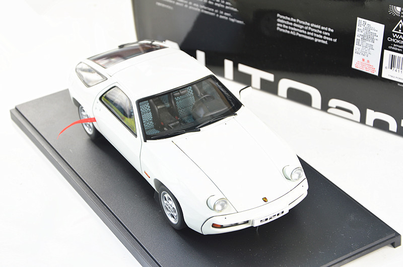 77902 SKALA 1/18 AUTOART PORSCHE 928 (Biały) - obrazek 6