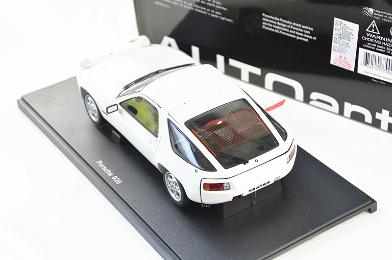 77902 SKALA 1/18 AUTOART PORSCHE 928 (Biały) - obrazek 3