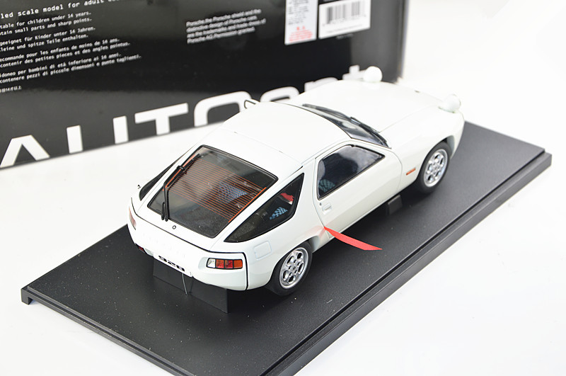 77902 SKALA 1/18 AUTOART PORSCHE 928 (Biały) - obrazek 4