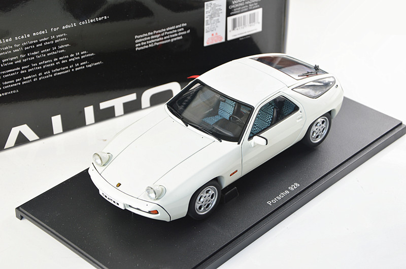 77902 SKALA 1/18 AUTOART PORSCHE 928 (Biały) - obrazek 2