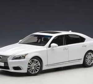 AUTOart 78843 Lexus LS600hL 2013 1/18 BIAŁA PERŁA