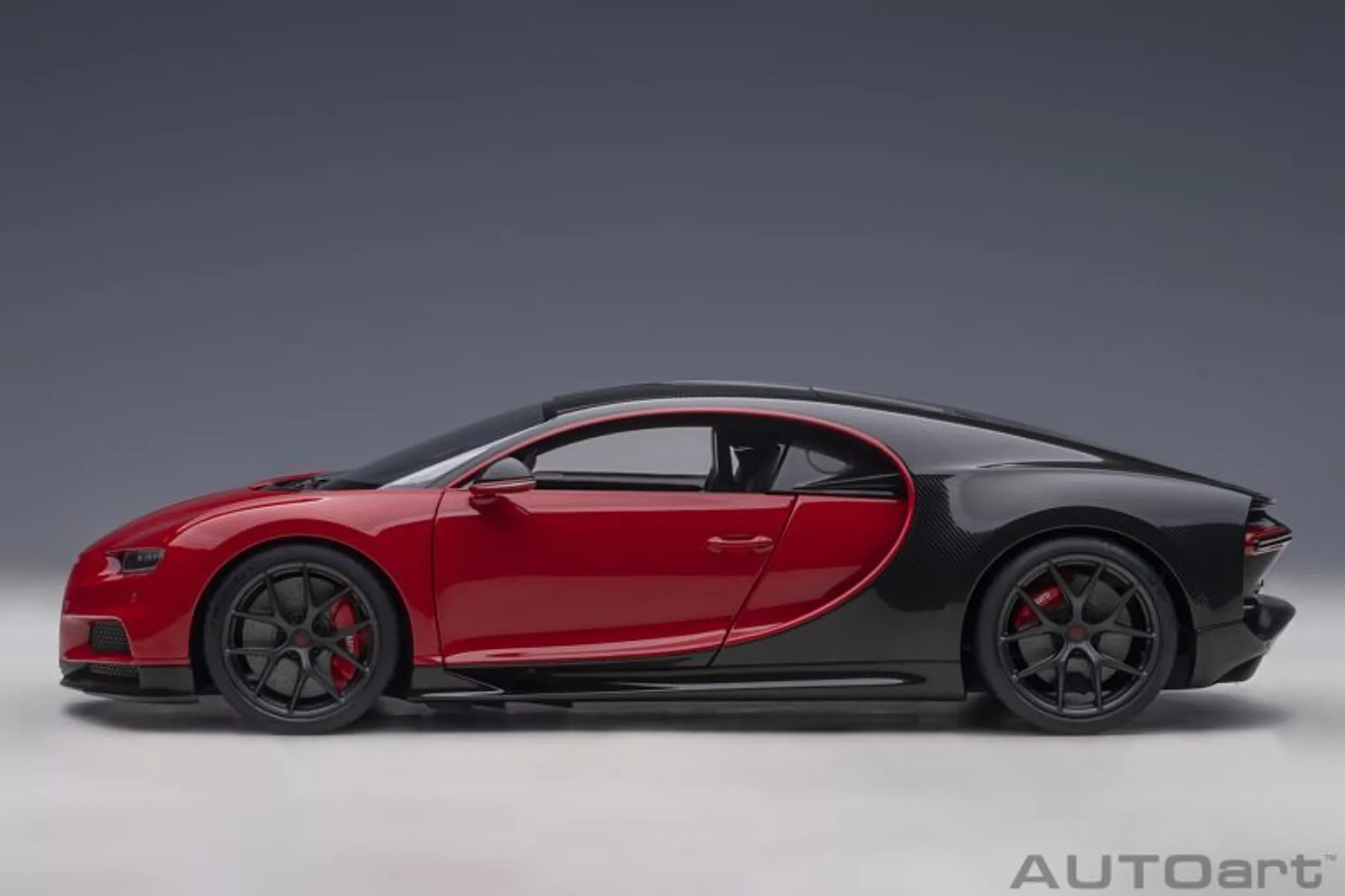 Autoart 70996 Bugatti Chiron 2019 w kolorze rot carbon, skala 1:18 - obrazek 3