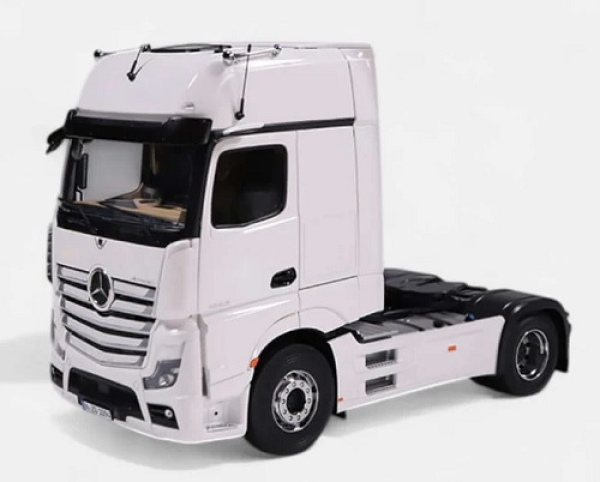Mercedes-Benz Actros L biały 1/18 NZG 1094/41