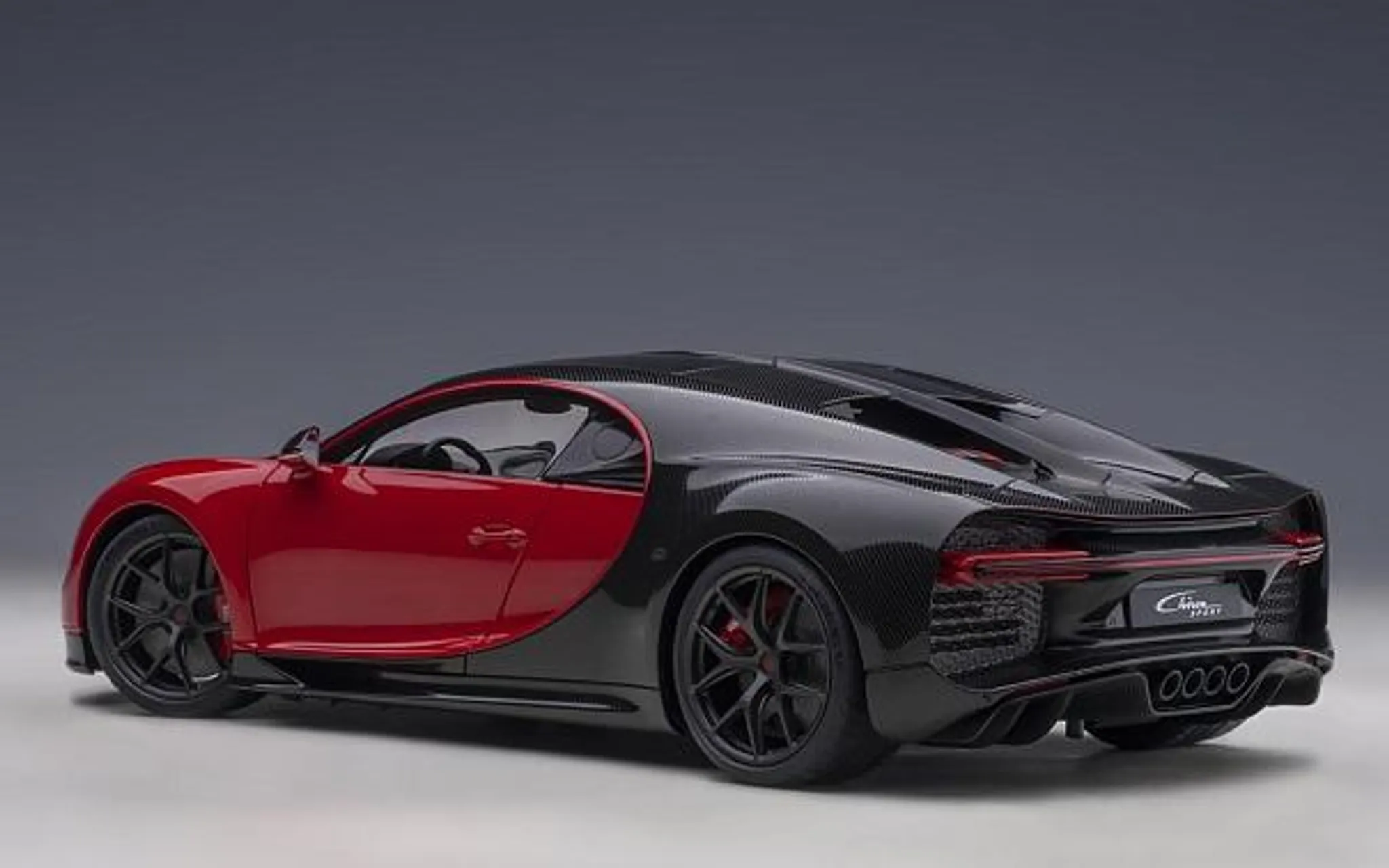 Autoart 70996 Bugatti Chiron 2019 w kolorze rot carbon, skala 1:18 - obrazek 4