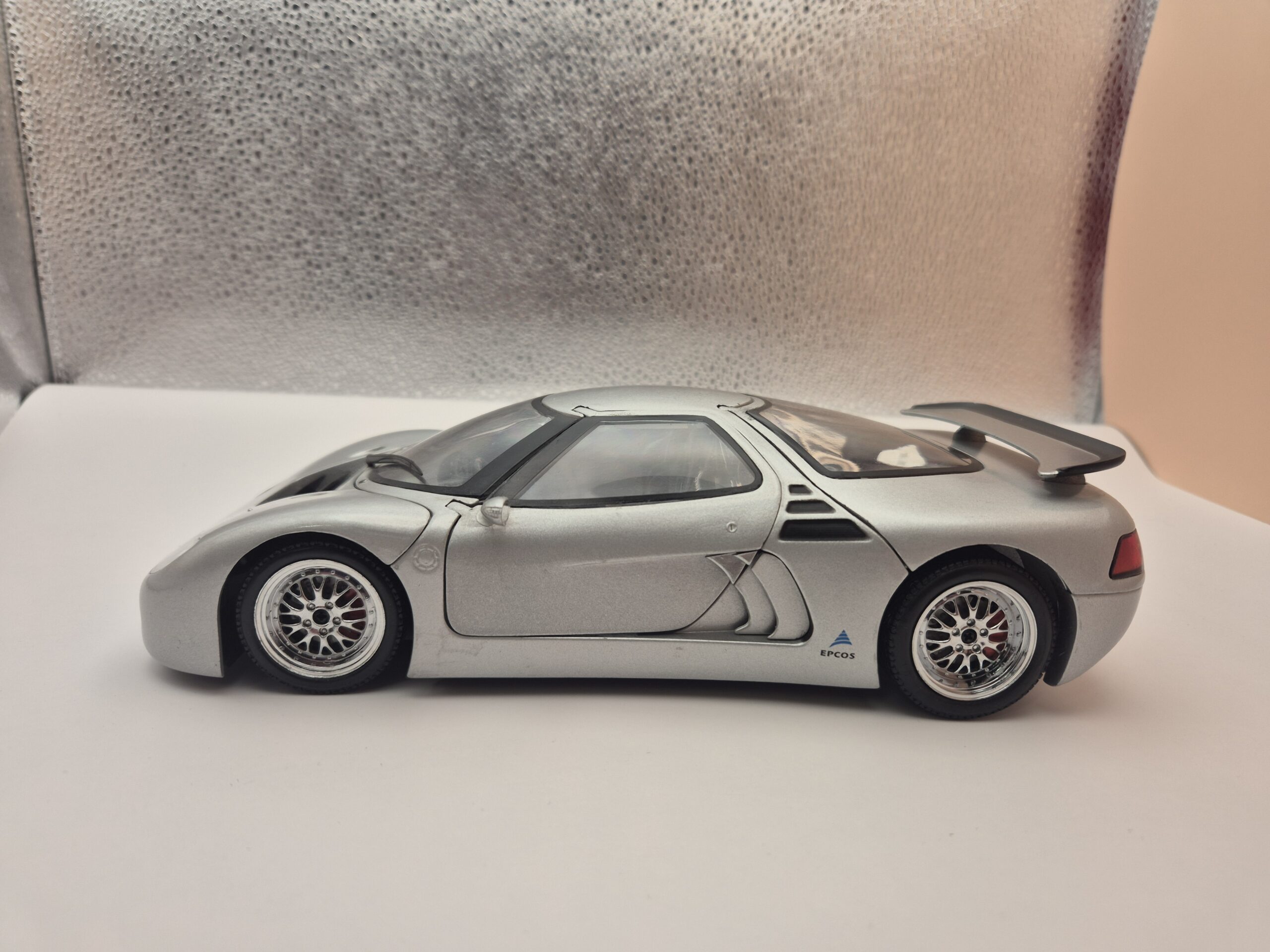 Lotus Sirius 1/18 MAXI CAR - obrazek 2