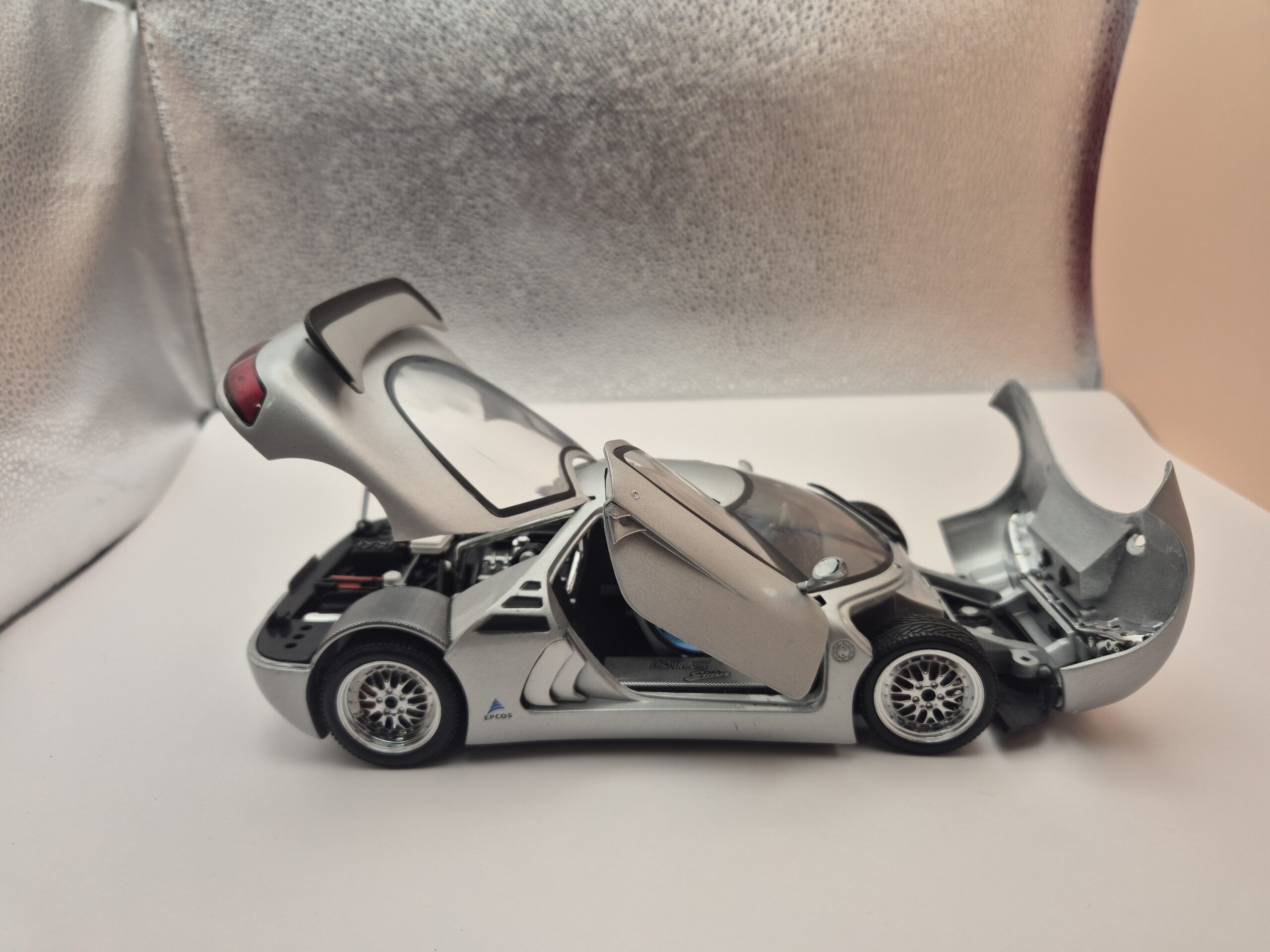 Lotus Sirius 1/18 MAXI CAR - obrazek 5