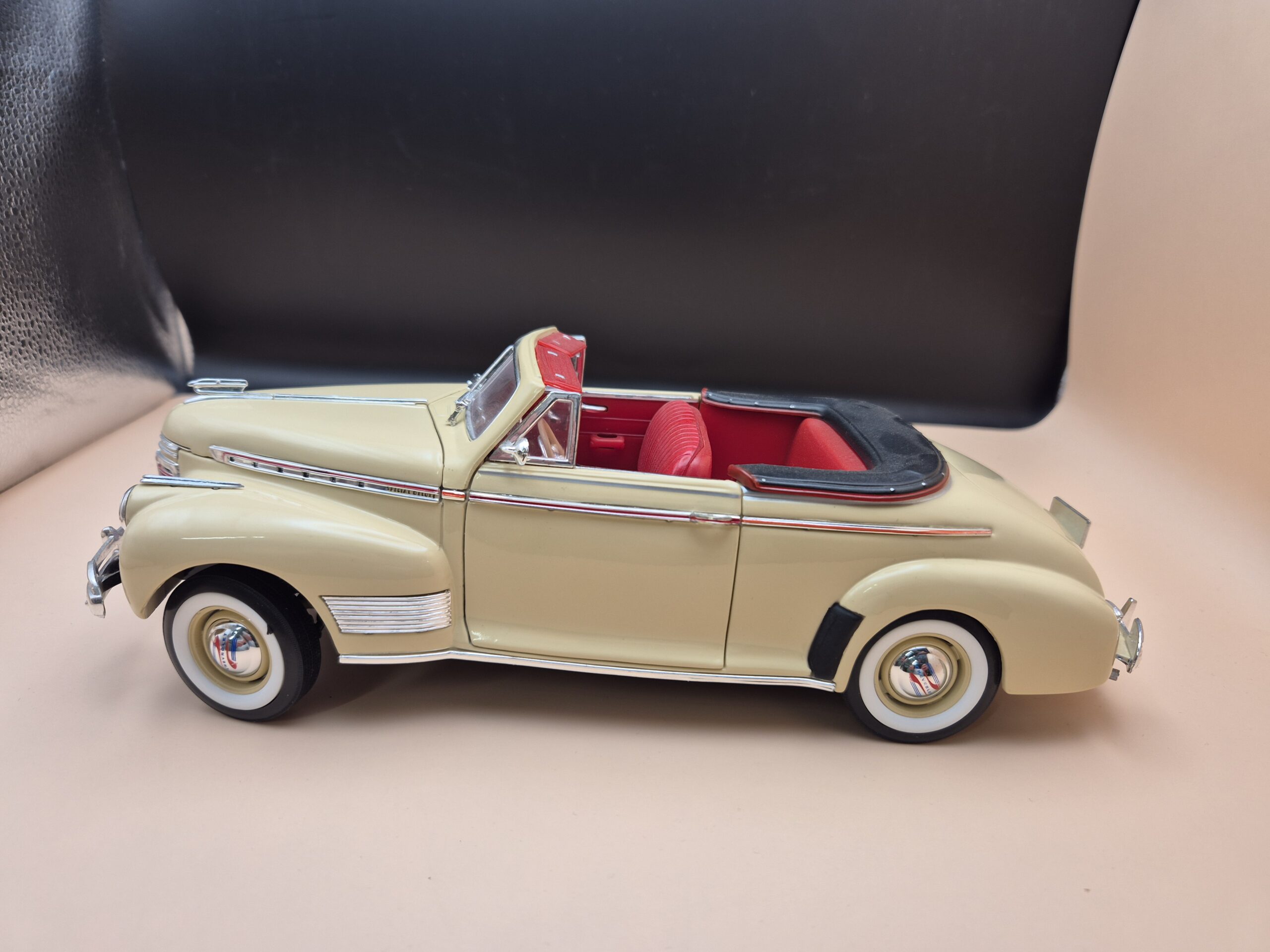 CHEVROLET SPECIAL DELUXE 1941 1/18 WELLY - obrazek 3