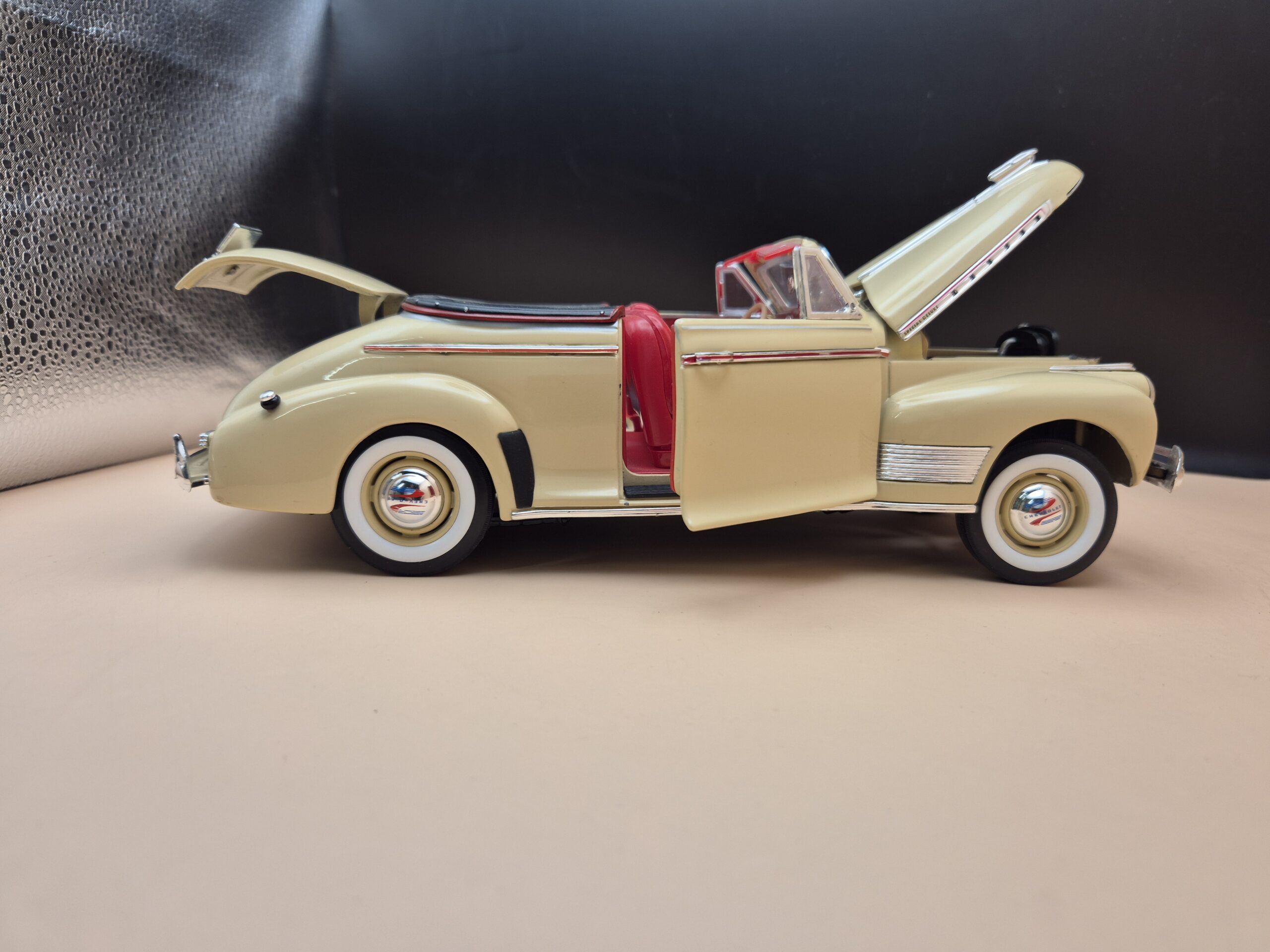 CHEVROLET SPECIAL DELUXE 1941 1/18 WELLY - obrazek 5