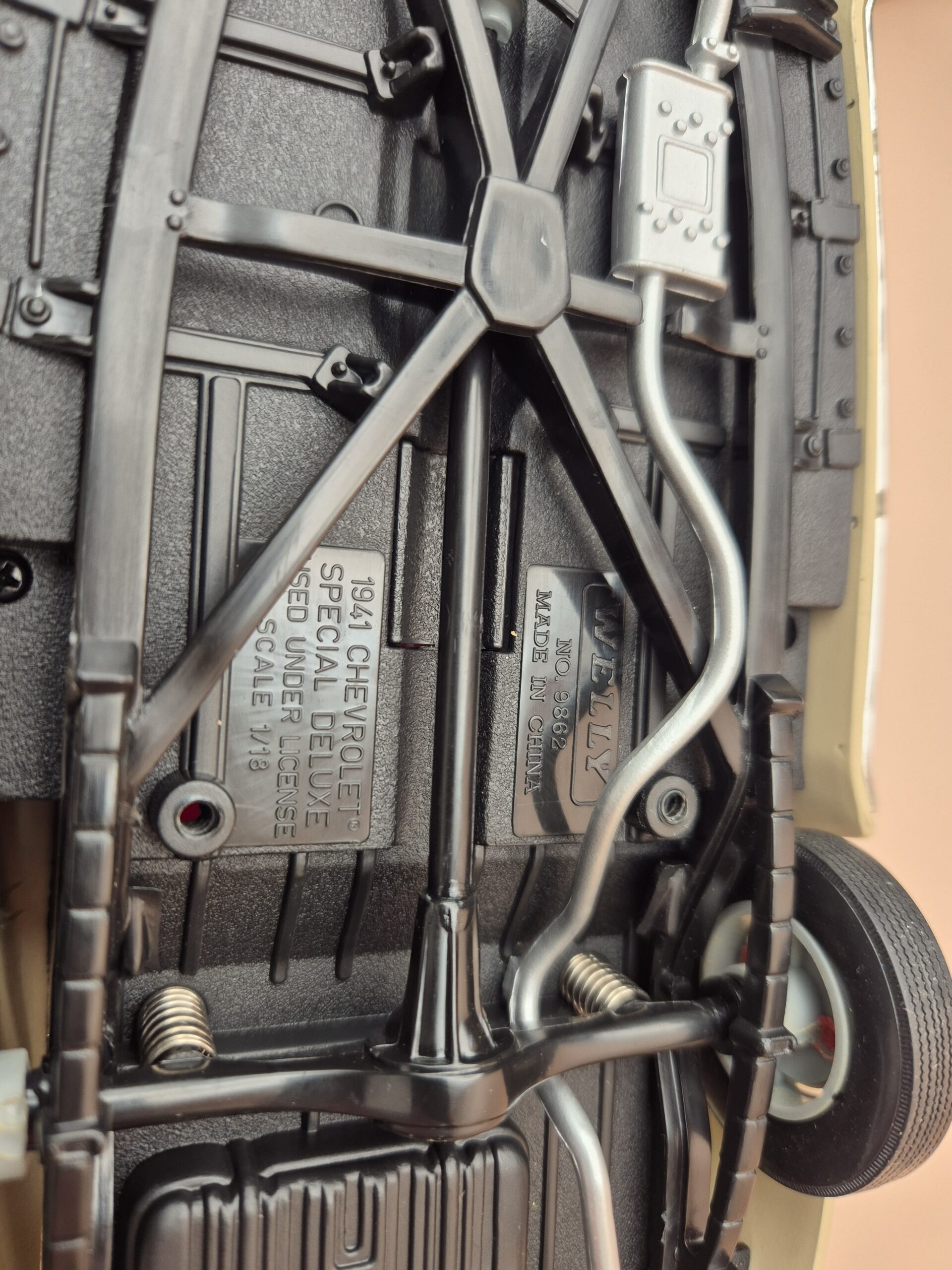 CHEVROLET SPECIAL DELUXE 1941 1/18 WELLY - obrazek 7