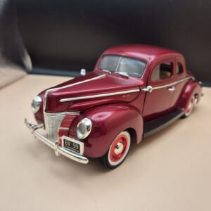 FORD SEDAN 1940 1/18 MOTOR MAX 73108