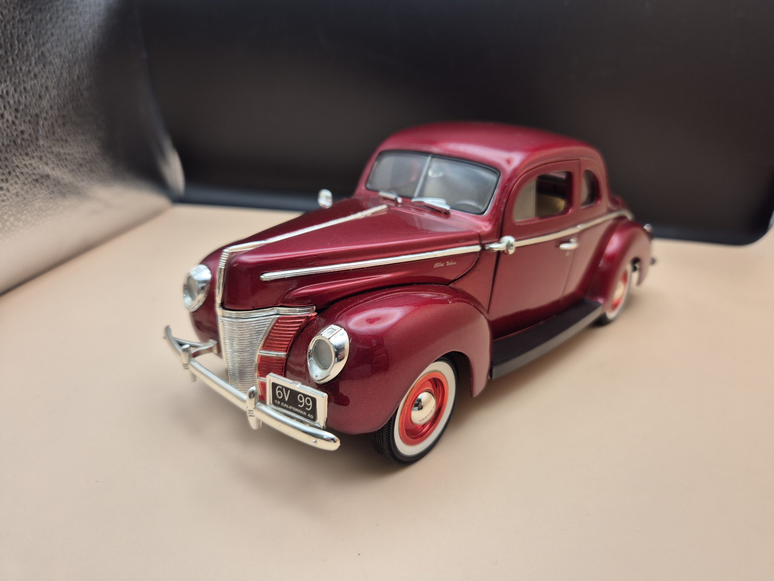 FORD SEDAN 1940 1/18 MOTOR MAX 73108